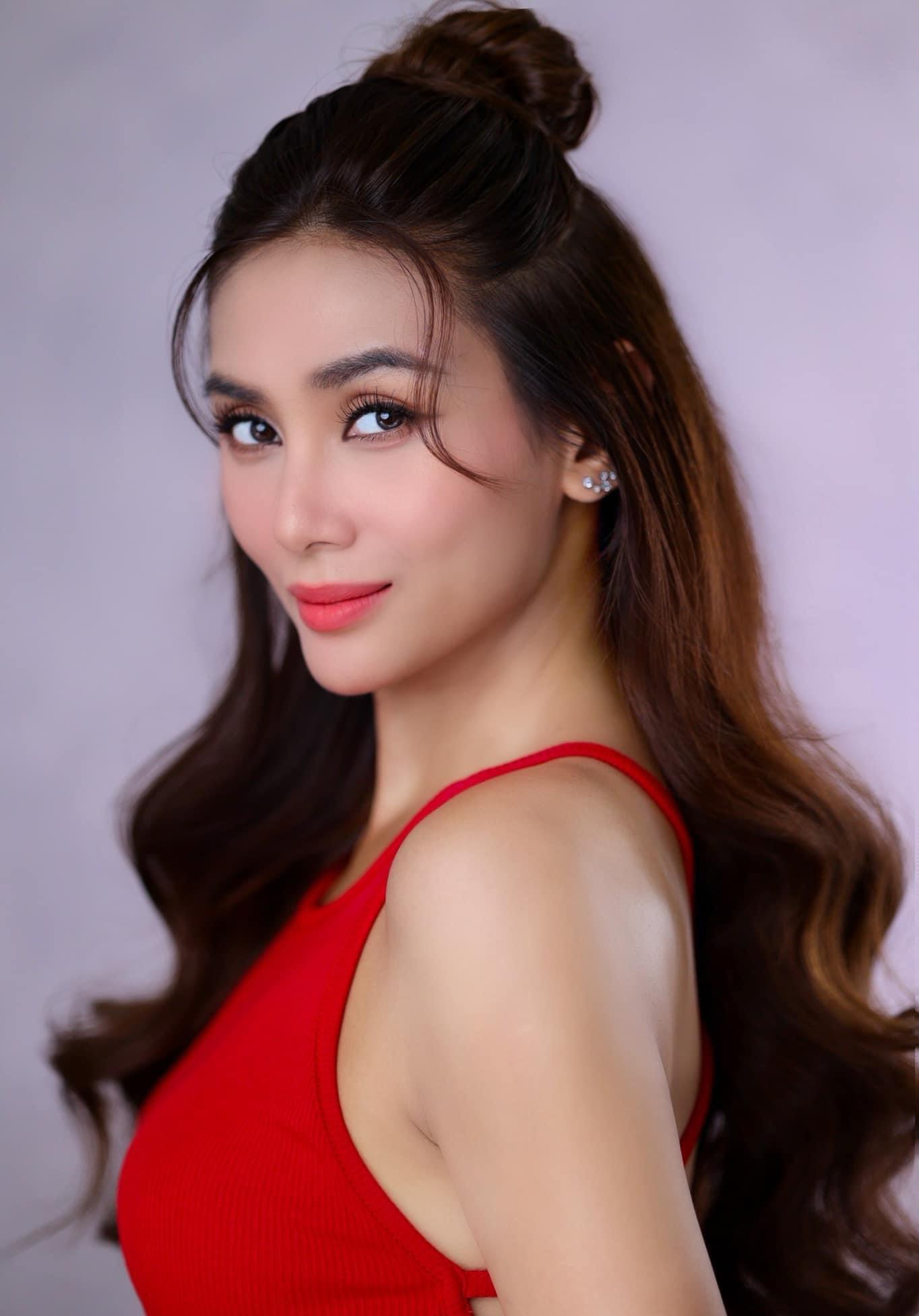 Á hậu Võ Hoàng Yến xinh đẹp, dịu dàng với phong cách trang điểm nhẹ nhàng.