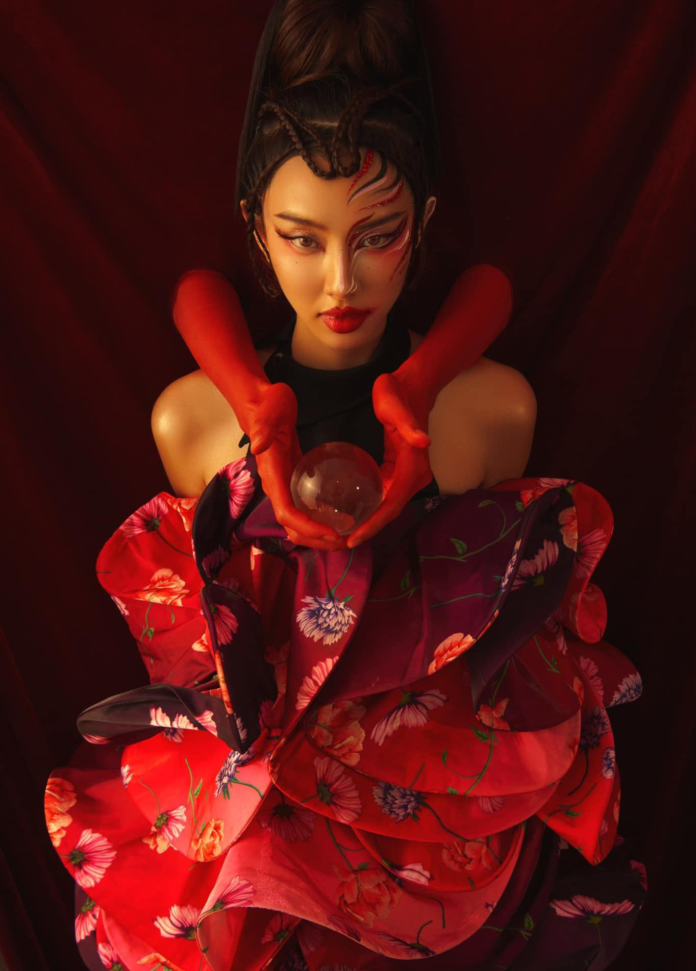 Với phong cách trang điểm ấn tượng lấy cảm hứng từ nghệ thuật tuồng, Thuỳ Tiên có những tạo hình cực kỳ độc đáo.