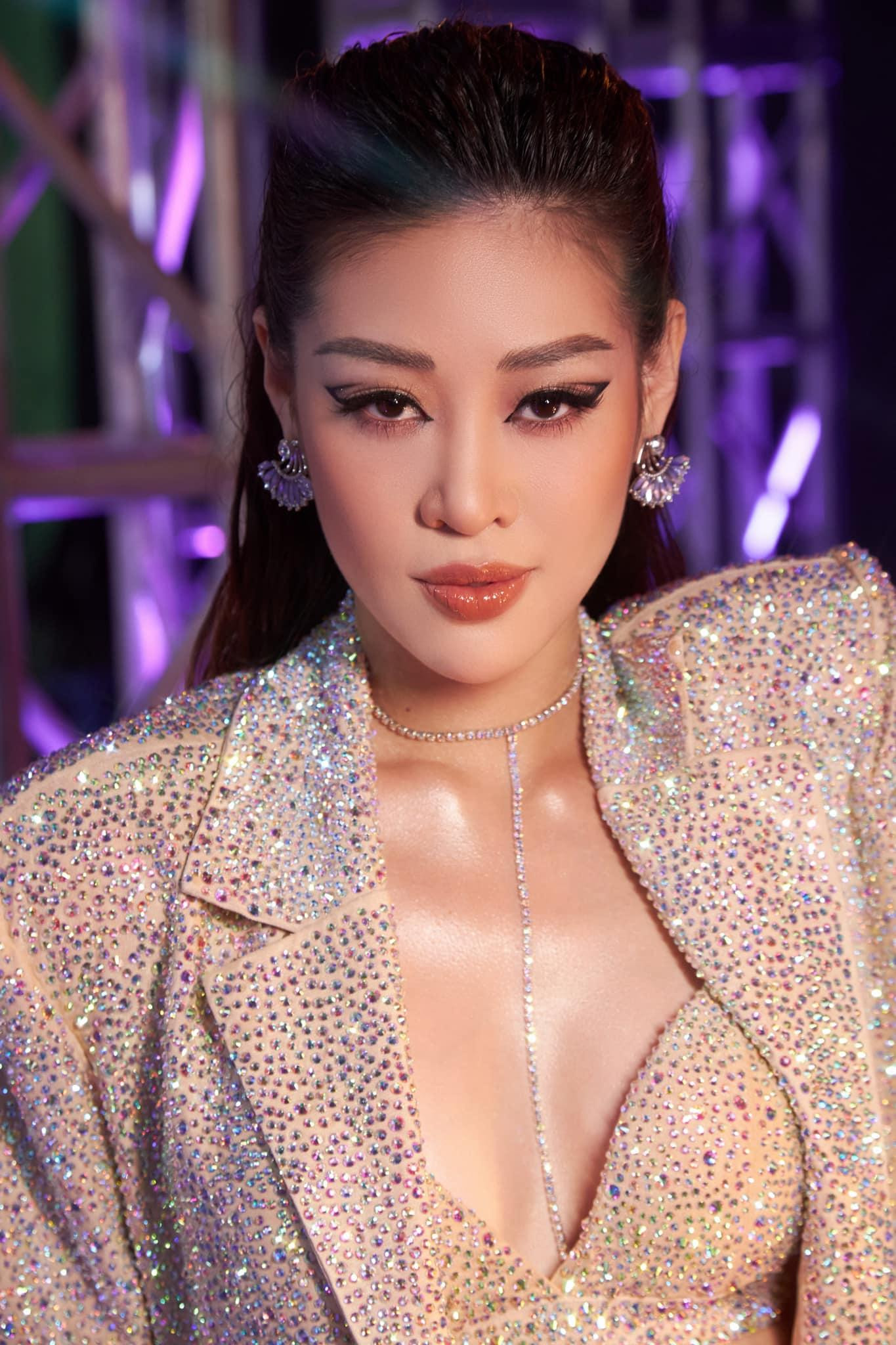 Hoa hậu Khánh Vân cá tính, gợi cảm với mốt khoe nội y. Hoa hậu Khánh Vân cá tính, gợi cảm với mốt khoe nội y.