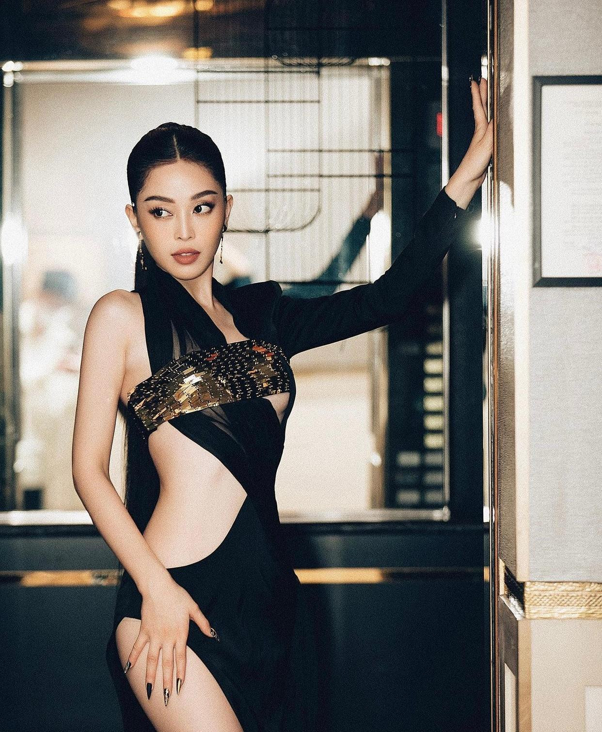 Nhan sắc của nàng Á hậu Việt Nam 2018 ngày càng nóng bỏng và quyến rũ. Nhan sắc của nàng Á hậu Việt Nam 2018 ngày càng nóng bỏng và quyến rũ.