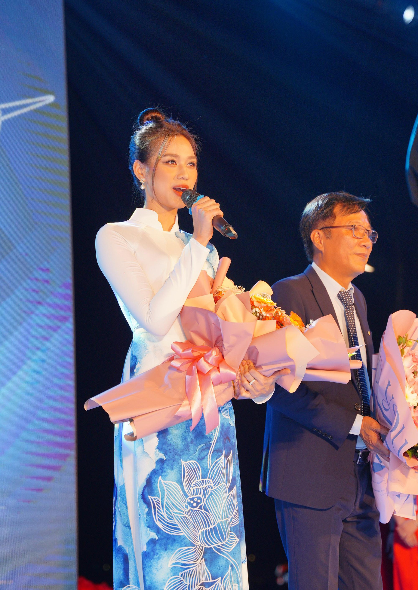 Kể từ sau khi trở về từ cuộc thi Miss World 2021, Hoa hậu Đỗ Thị Hà nhận được sự yêu mến của công chúng. Cô nhận được rất nhiều lời mời tham gia các sự kiện và trình diễn thời trang.