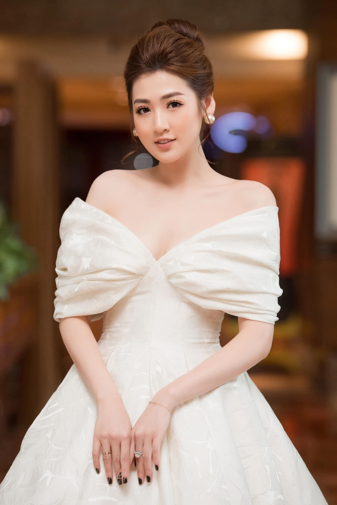 Gặp sự cố đáng tiếc nhưng Tú Anh vẫn nhận được sự cảm thông của công chúng. Gặp sự cố đáng tiếc nhưng Tú Anh vẫn nhận được sự cảm thông của công chúng.