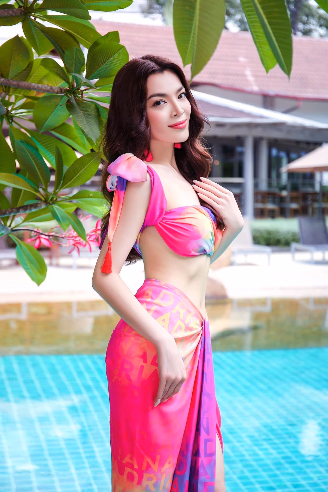 Bộ váy tôn lên hình thể nóng bỏng và quyến rũ của đại diện Việt Nam.