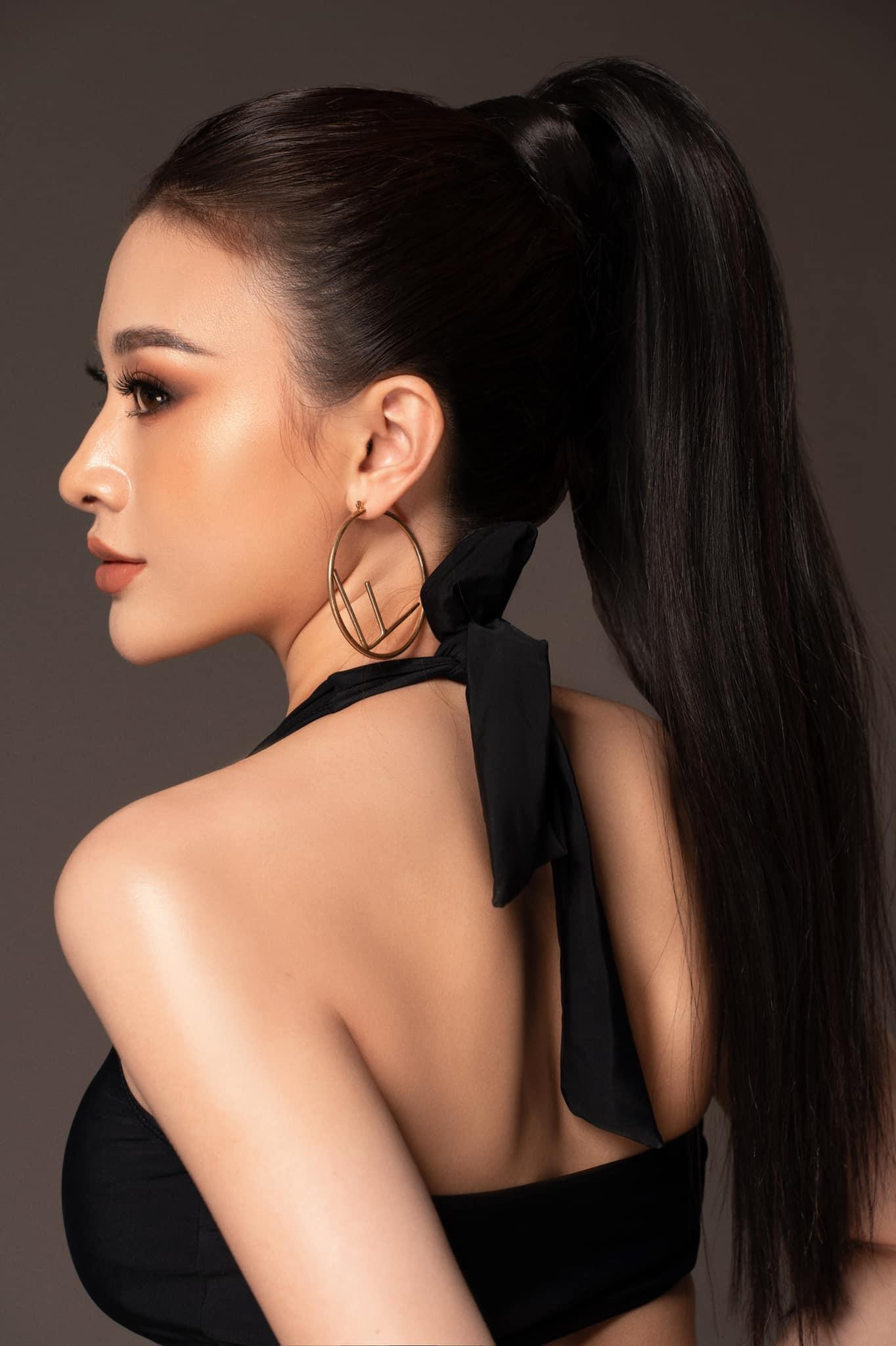 Ngoài ra, Thảo Ly cũng có thành tích thi sắc đẹp ấn tượng.