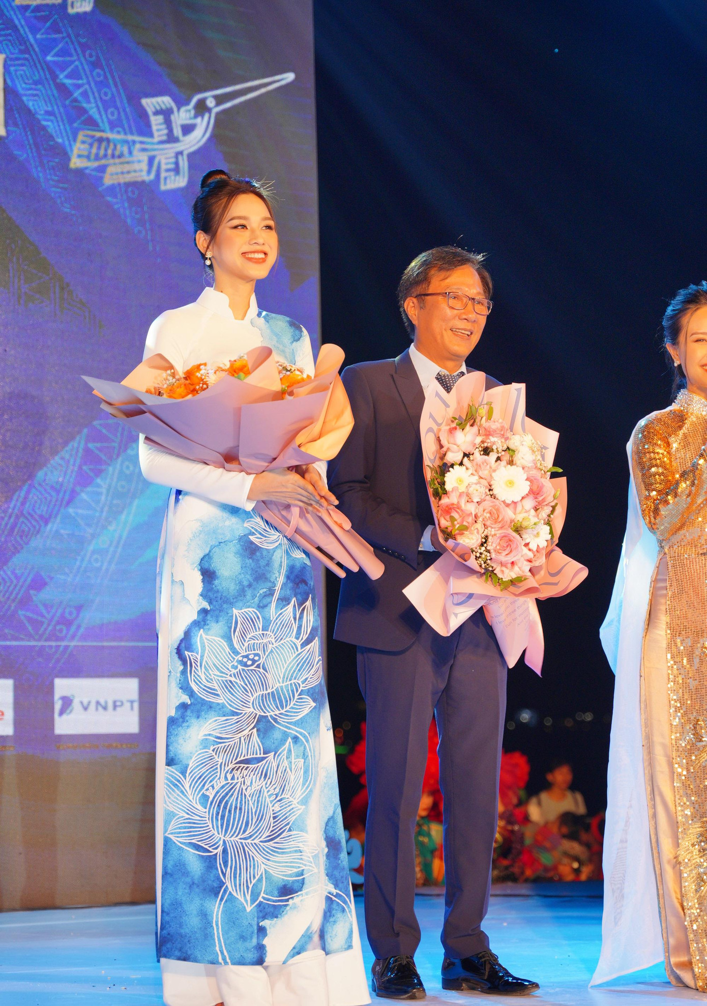 Mặc dù nhận được nhiều lời mời nhưng Hoa hậu Việt Nam 2020 vẫn quan tâm tới những chương trình văn hóa, xã hội, đề cao vẻ đẹp văn hóa truyền thống như lễ hội tôn vinh áo dài.