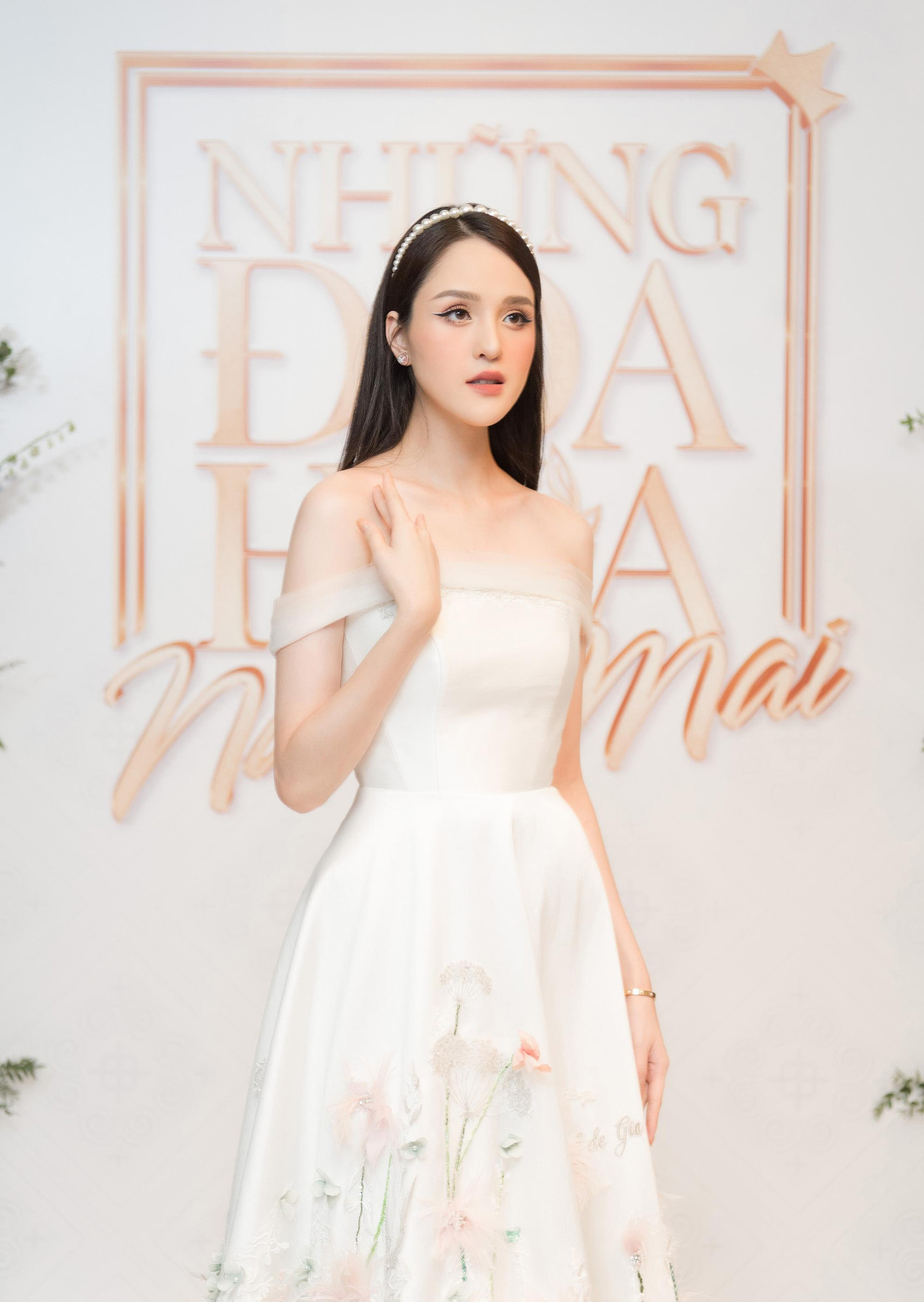 Mới đây, Á hậu Hoàng Anh làm khách mời tham dự đêm chung khảo khu vực phía Bắc của cuộc thi Hoa hậu các dân tộc Việt Nam được tổ chức ở Hà Nội.