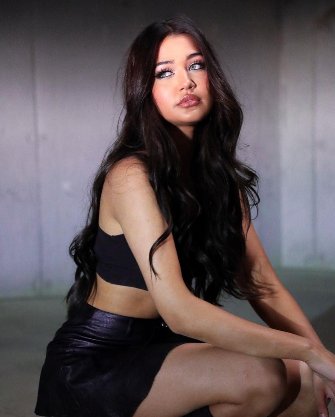 Cô là một nữ nghệ sĩ trượt băng nghệ thuật từng giành huy chương vàng, đồng thời là một người mẫu chuyên nghiệp, và là nhà sáng lập của tổ chức Music4M.I.R.A.C.L.E.