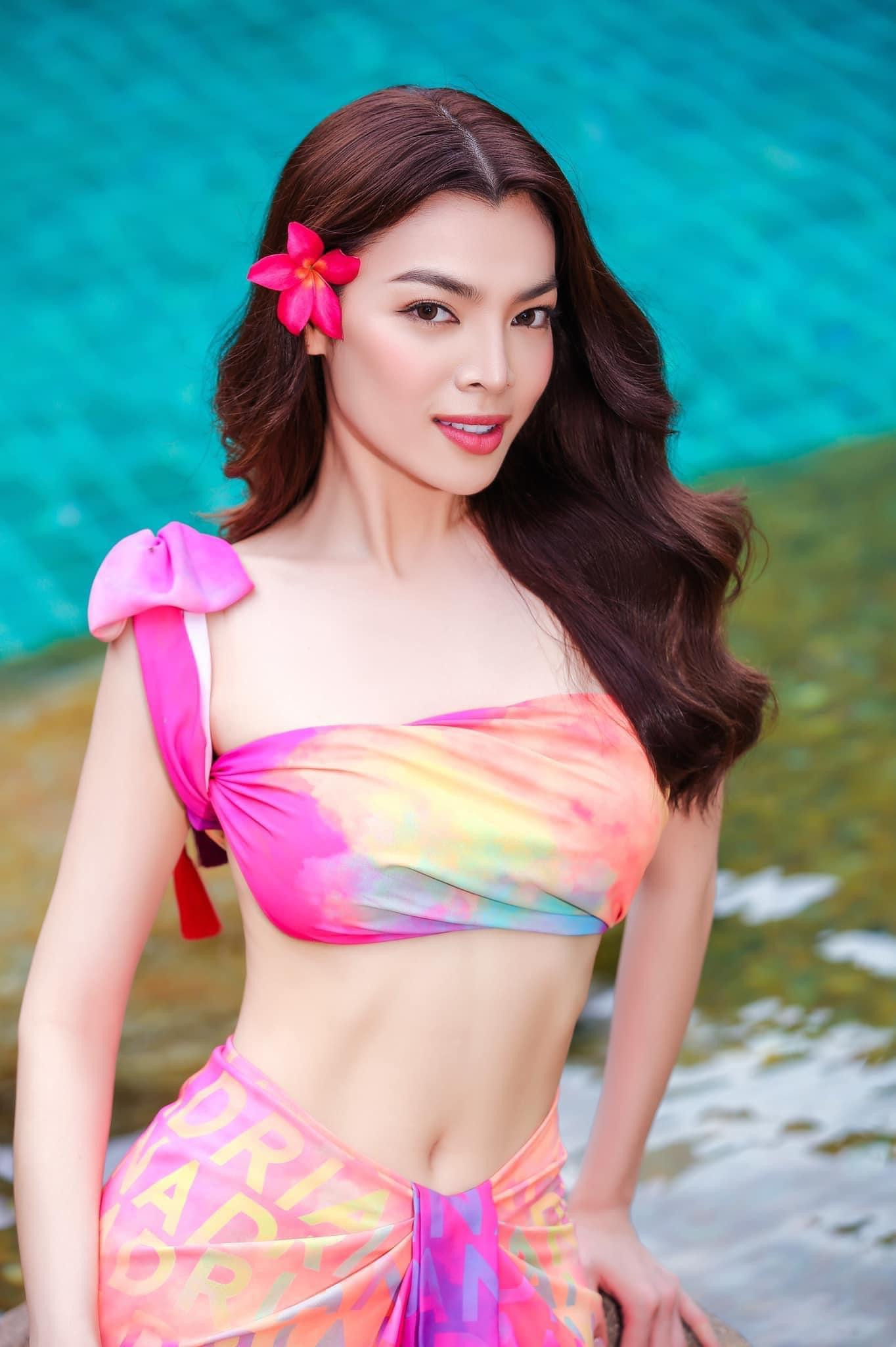 Ngày thứ 2 nhập cuộc tại Hoa hậu chuyển giới quốc tế 2022 ở Thái Lan, người đẹp Trân Đài nổi bật với bộ váy cut-out rực rỡ và táo bạo.