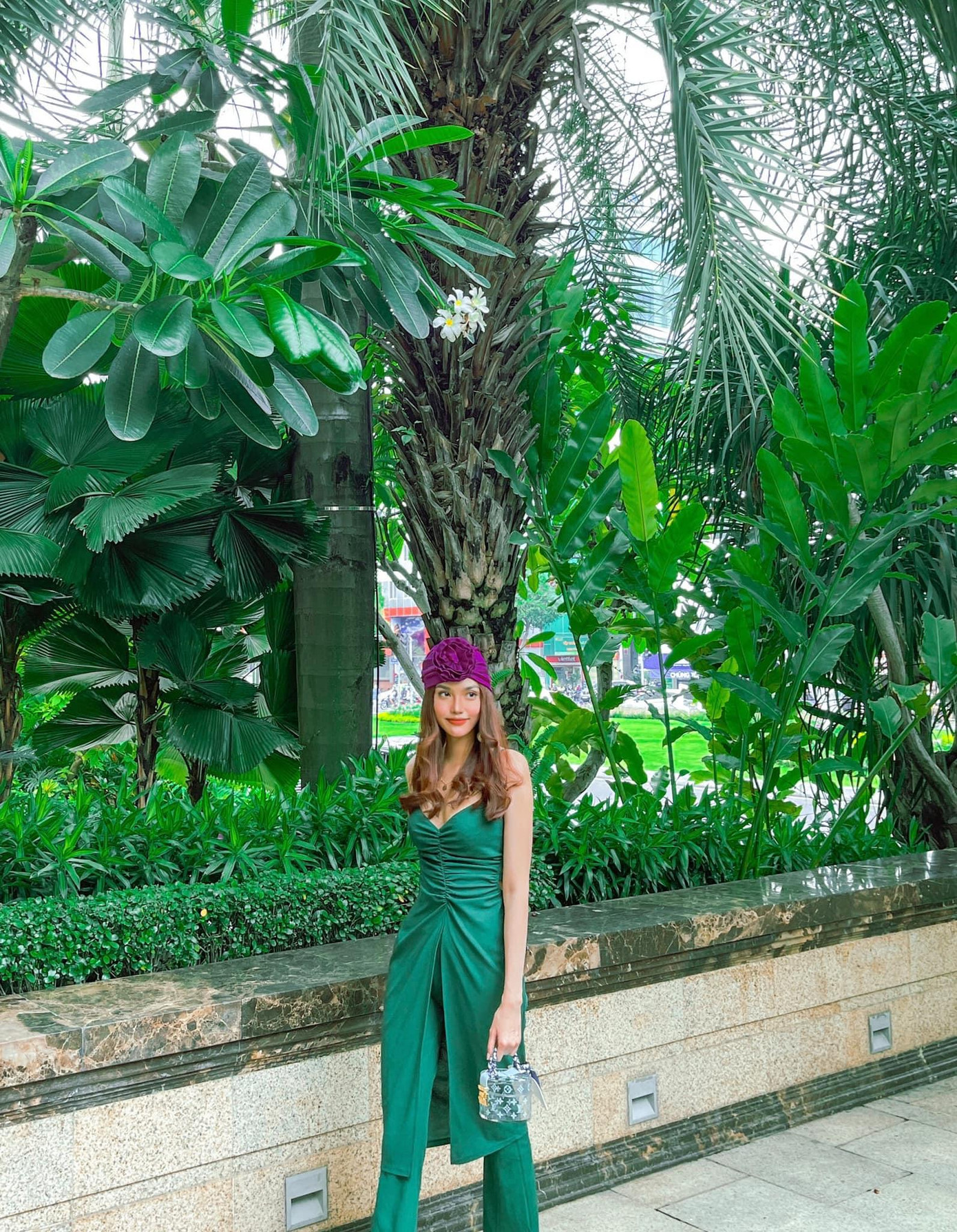 Hoa khôi Lan Khuê đẹp như nàng thơ với bộ trang phục tông màu xanh mát mẻ. Hoa khôi Lan Khuê đẹp như nàng thơ với bộ trang phục tông màu xanh mát mẻ.