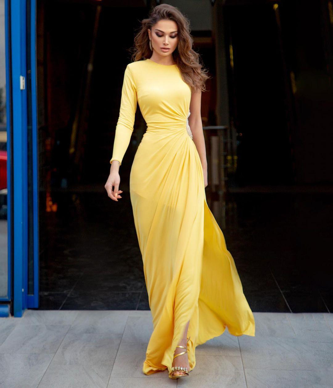 Cô hoạt động với tư cách là người mẫu tại quê nhà. Cô cũng tham gia một tổ chức chống lại bạo lực phụ nữ. Cô hoạt động với tư cách là người mẫu tại quê nhà. Cô cũng tham gia một tổ chức chống lại bạo lực phụ nữ.