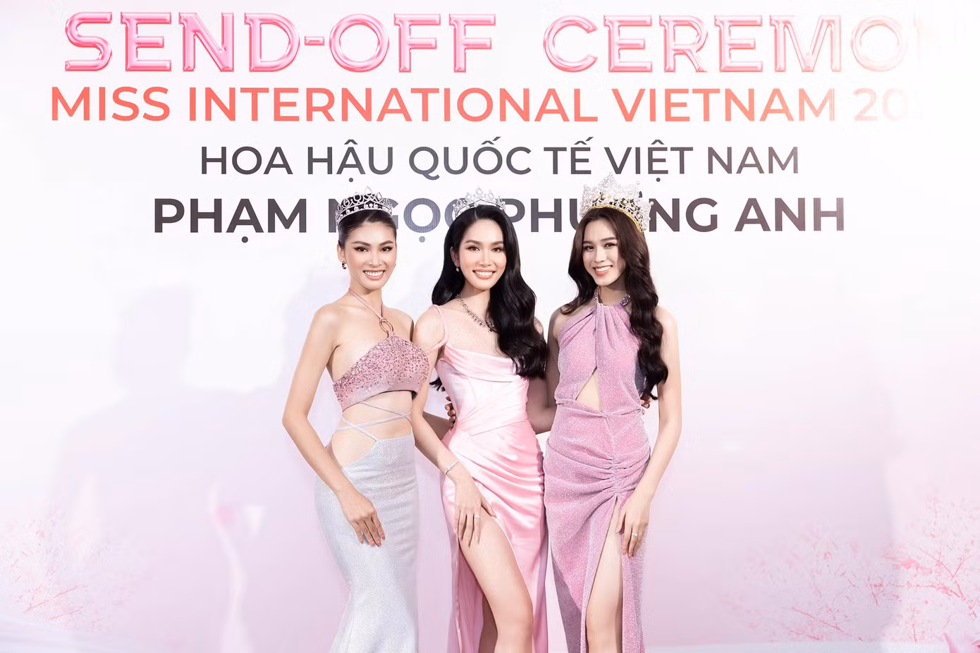 Top 3 HHVN 2020: Hoa hậu Đỗ Thị Hà, Á hậu Phương Anh, Á hậu Ngọc Thảo hội ngộ trên thảm đỏ.