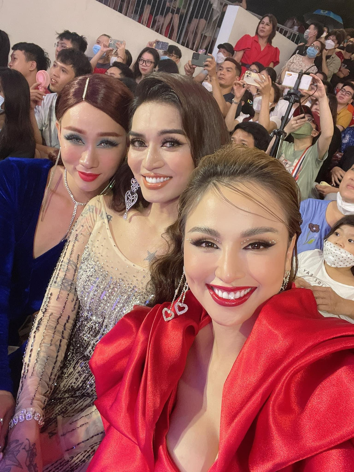 Hoa hậu Diễm Hương hội ngộ BB Trần và Hải Triều trên ghế giám khảo. Hoa hậu Diễm Hương hội ngộ BB Trần và Hải Triều trên ghế giám khảo.