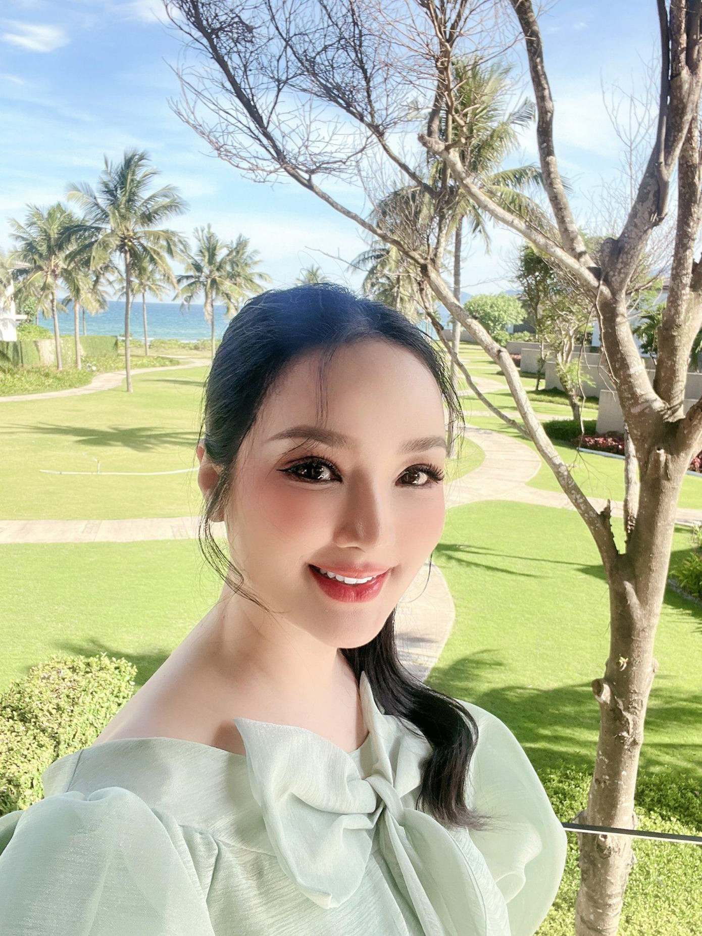 Hoa hậu Giáng My khoe nhan sắc trẻ trung, xinh đẹp với tông màu xanh pastel. Hoa hậu Giáng My khoe nhan sắc trẻ trung, xinh đẹp với tông màu xanh pastel.