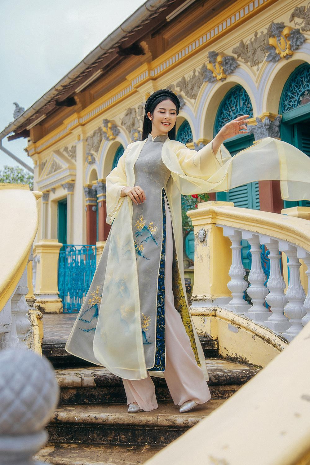 “Tôi biết có rất nhiều chị em có cùng đam mê với mình nên hy vọng thông qua diễn đàn này có thể giao lưu với mọi người nhiều hơn. Từ đó giúp cho áo dài Việt ngày càng trở nên gần gũi, phổ biến và luôn là niềm tự hào dân tộc”, cô chia sẻ.