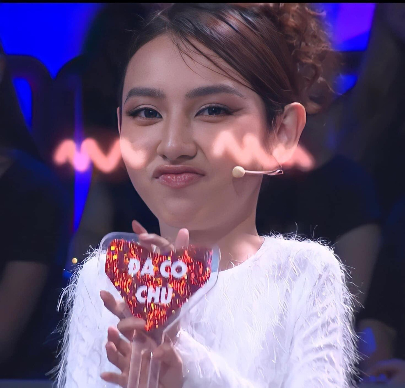 Biểu cảm hài hước của Thùy Tiên trong chương trình khiến fans háo hức chờ đợi tập mới nhất của chương trình được phát sóng.