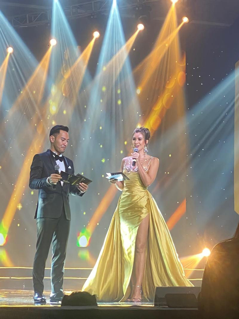 Với tài ăn nói duyên dáng và khéo léo, Natalie Glebova là một MC rất đắt show tại Thái Lan và nhiều nước. Cô thường xuyên được mời làm MC tại các sự kiện đình đám. Với tài ăn nói duyên dáng và khéo léo, Natalie Glebova là một MC rất đắt show tại Thái Lan và nhiều nước. Cô thường xuyên được mời làm MC tại các sự kiện đình đám.