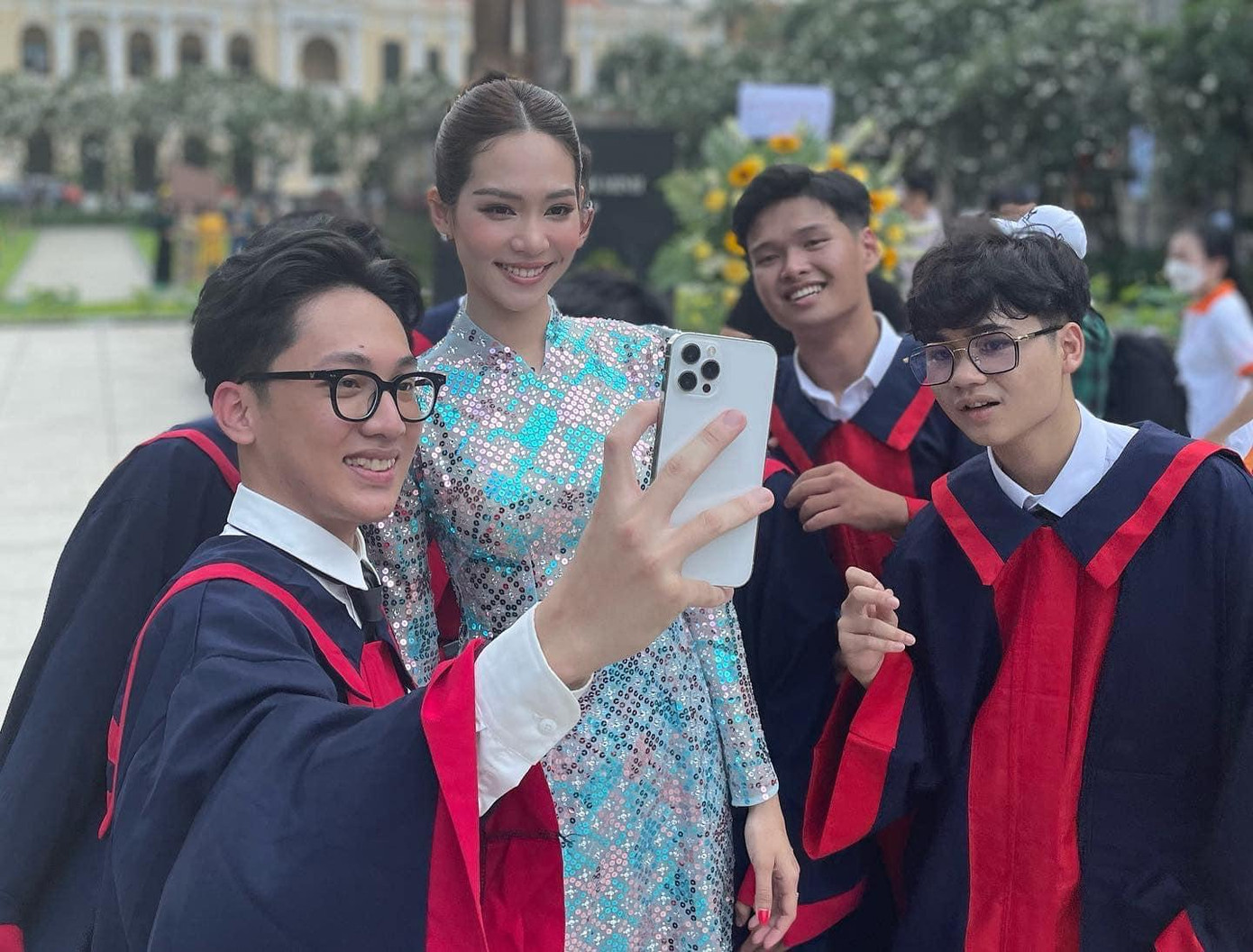 Sireethorn Leearamwat nhận được rất nhiều sự yêu mến của các fans trong chuyến đi tới Việt Nam lần này.