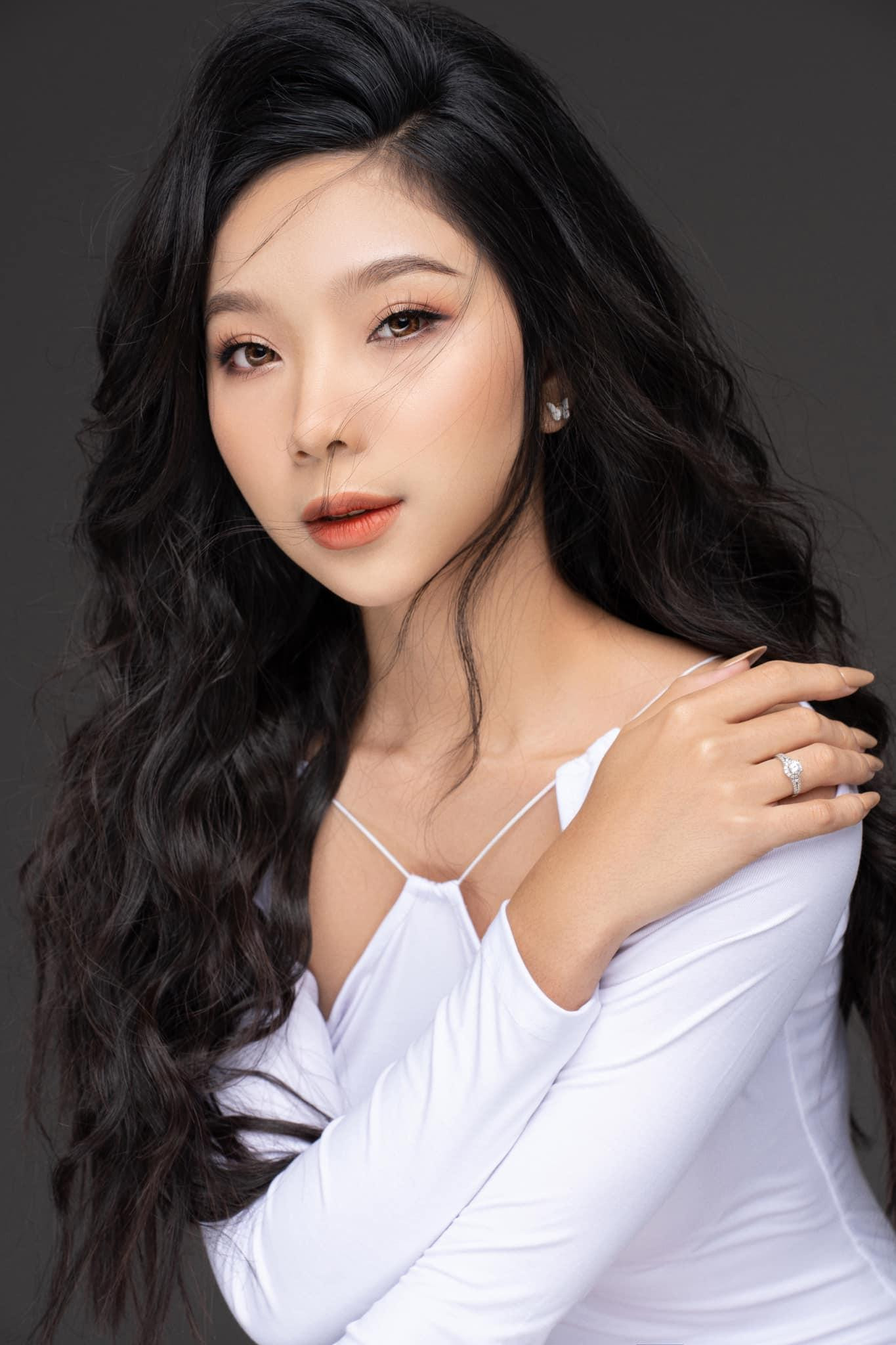 Năm 2019, Khánh Linh từng tham dự cuộc thi Hoa khôi Thủ đô 2019 và giành giải Hoa khôi tài năng.