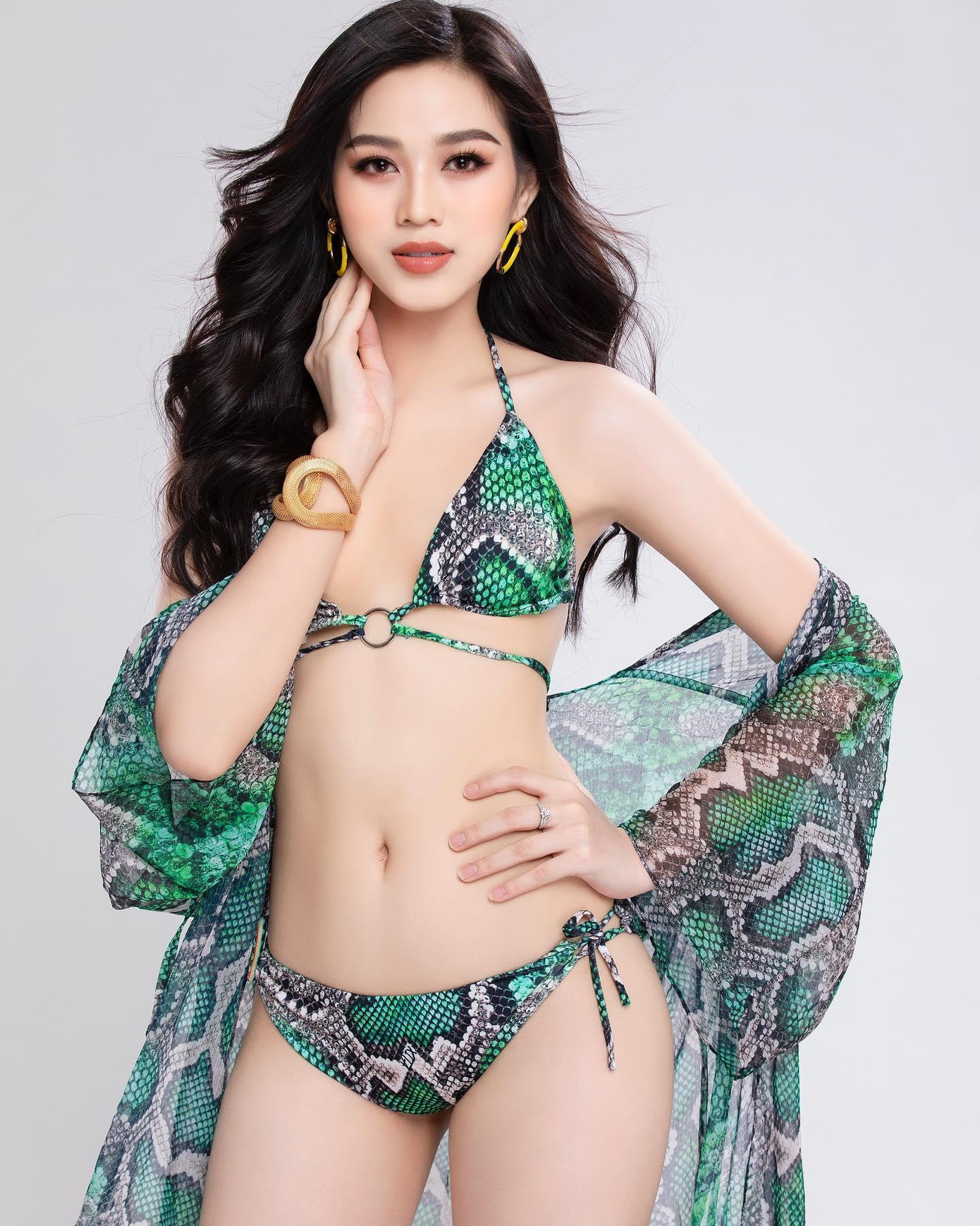 Vóc dáng nuột nà của Đỗ Thị Hà khiến nhiều fans 'mê mẩn'.