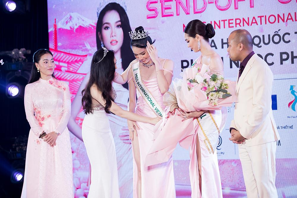 Theo thông tin từ BTC Miss International (Hoa hậu Quốc tế) 2022, cuộc thi năm nay sẽ diễn ra tại Nhật Bản vào tháng 12 tới, vậy là Phương Anh sẽ có thêm thời gian để tập luyện các kỹ năng cần thiết để có thể hoàn thiện và tự tin hơn nữa, đáp lại được sự kỳ vọng của các fan hâm mộ nước nhà khi đến với Miss International (Hoa hậu Quốc tế) 2022.