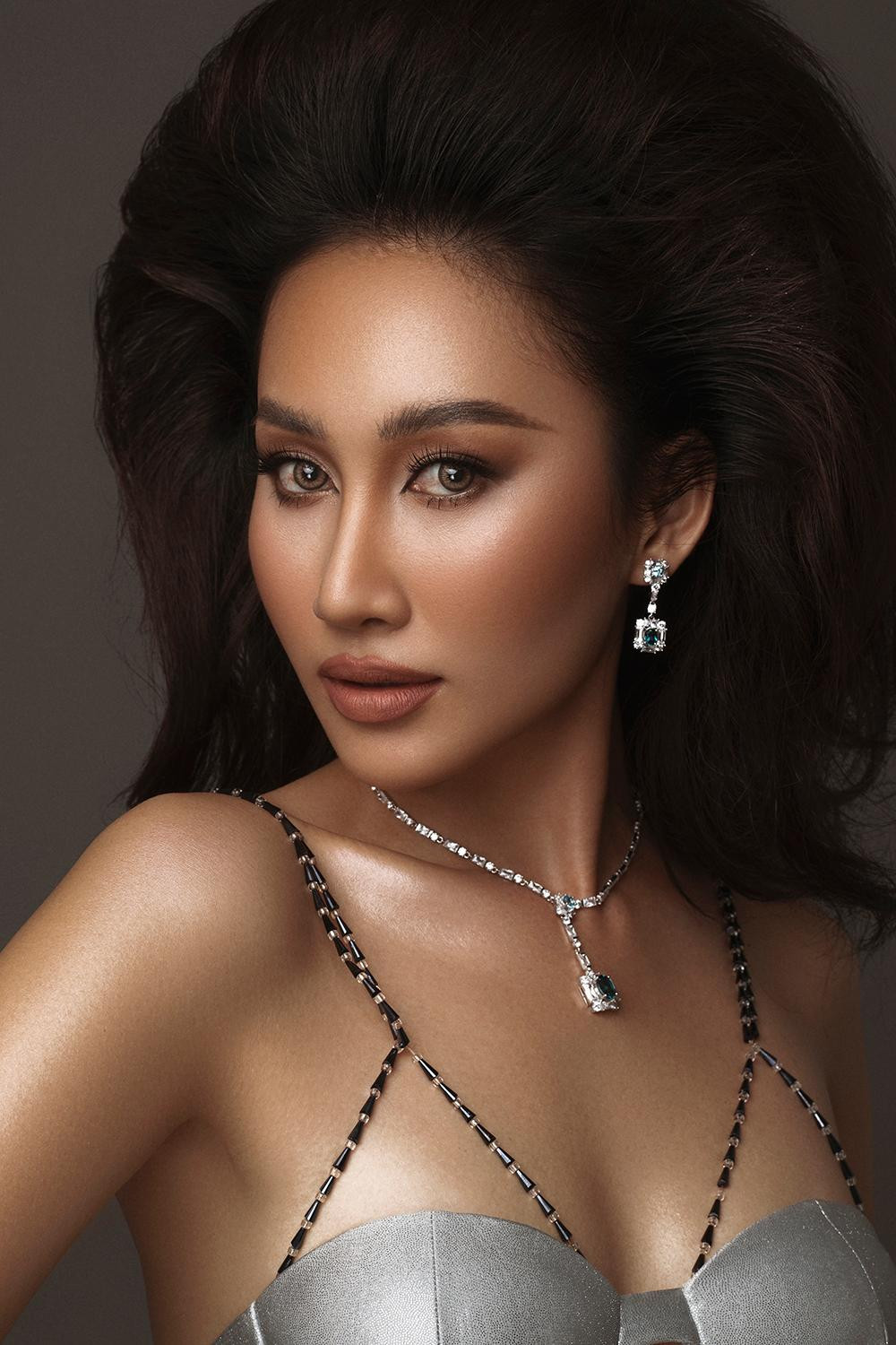 Đoàn Hồng Trang chia sẻ, bản thân cô cũng muốn mang đến Miss Global 2022 một hình ảnh đa phong cách, luôn tạo nên những điều mới mẻ. Đoàn Hồng Trang chia sẻ, bản thân cô cũng muốn mang đến Miss Global 2022 một hình ảnh đa phong cách, luôn tạo nên những điều mới mẻ.