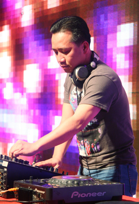 Để chứng kiến các DJ phù phép âm nhạc: Ngọc Bộ đội