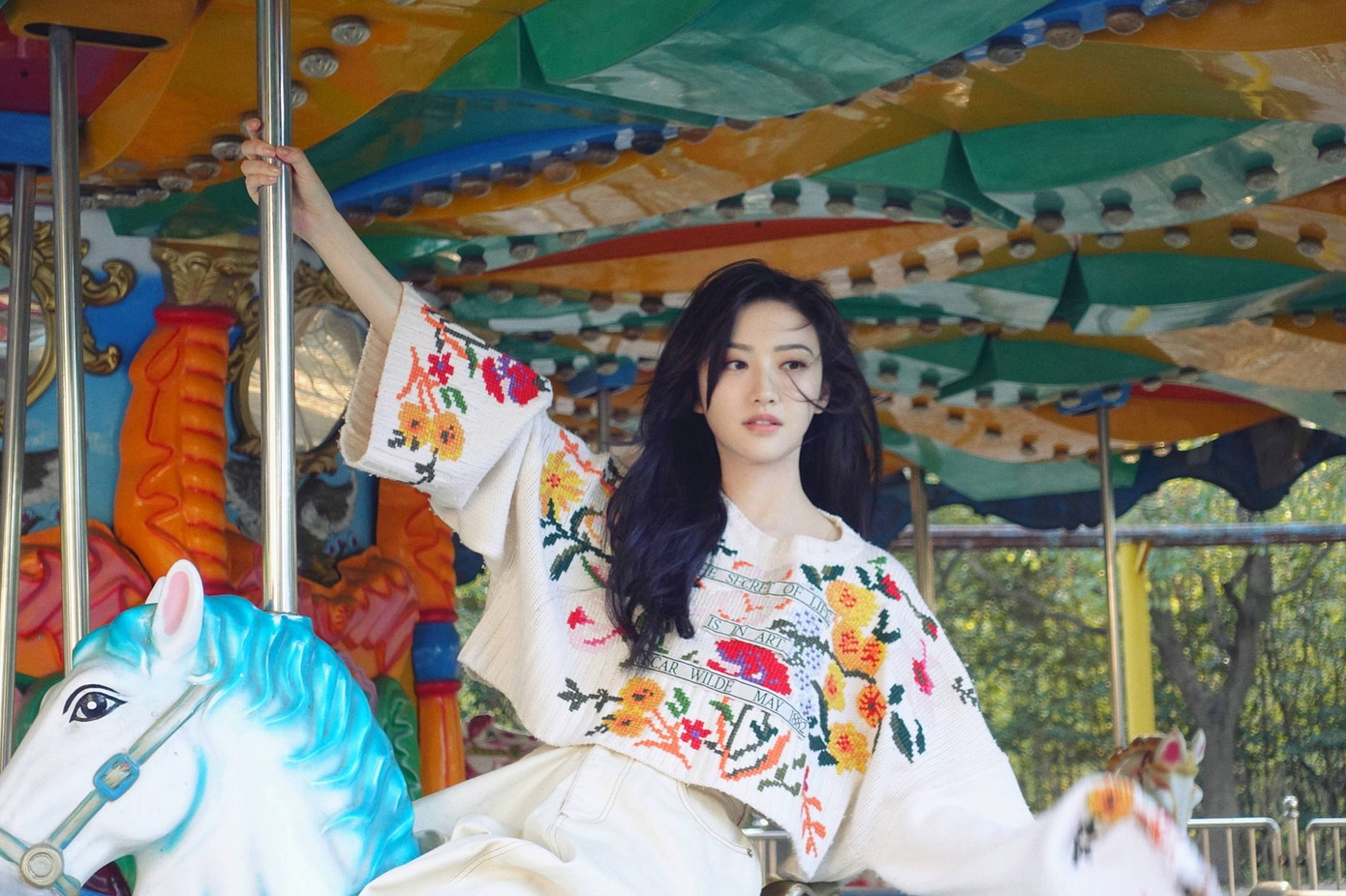 Nhiều thông tin cho hay Trương Kế Khoa không ít lần bòn rút tiền của Cảnh Điềm vì thói cờ bạc, dùng ảnh riêng tư tống tiền khiến Cảnh Điềm sống khổ sở. Nữ diễn viên trải lòng rằng cô phải nghỉ đóng phim hơn 1 năm vì có nhiều áp lực tâm lý, cô như nghẹt thở, sống trong bóng tối u uất vì phải đối mặt với một số chuyện. Cộng động mạng suy đoán lời nói của Cảnh Điềm có liên quan đến việc bị bạn trai cũ lợi dụng. Nhiều thông tin cho hay Trương Kế Khoa không ít lần bòn rút tiền của Cảnh Điềm vì thói cờ bạc, dùng ảnh riêng tư tống tiền khiến Cảnh Điềm sống khổ sở. Nữ diễn viên trải lòng rằng cô phải nghỉ đóng phim hơn 1 năm vì có nhiều áp lực tâm lý, cô như nghẹt thở, sống trong bóng tối u uất vì phải đối mặt với một số chuyện. Cộng động mạng suy đoán lời nói của Cảnh Điềm có liên quan đến việc bị bạn trai cũ lợi dụng.