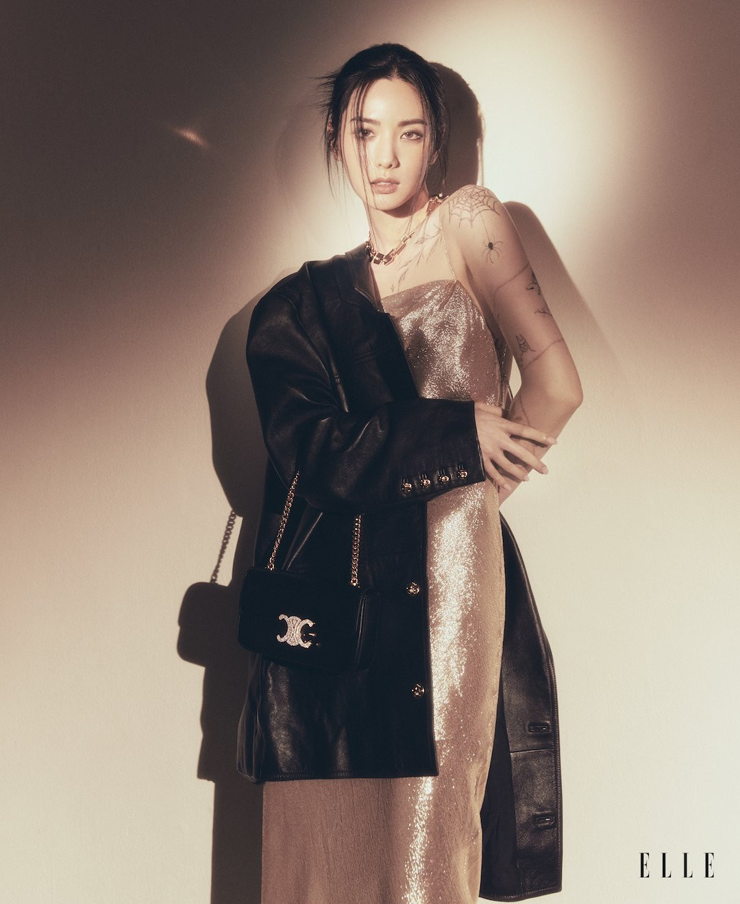 Trong bài phỏng vấn với Elle Singapore ngày 7/2, Nana nói diễn xuất chưa bao giờ khiến cô hứng thú nhưng mọi thứ đổi hướng sau khi nhận được vai diễn phù hợp. “Tôi chỉ thích hát và nhảy, thậm chí chưa từng nghĩ đến diễn xuất. Mọi thứ thay đổi sau khi tôi nhận được lời mời diễn xuất phù hợp với hình ảnh của mình. Tôi đã tham gia lớp học diễn xuất và giọng nói nhưng nhận phản hồi đáng thất vọng, họ nói kỹ năng diễn xuất của tôi kém, cần luyện tập nhiều hơn”, cựu thành viên After School cho biết.