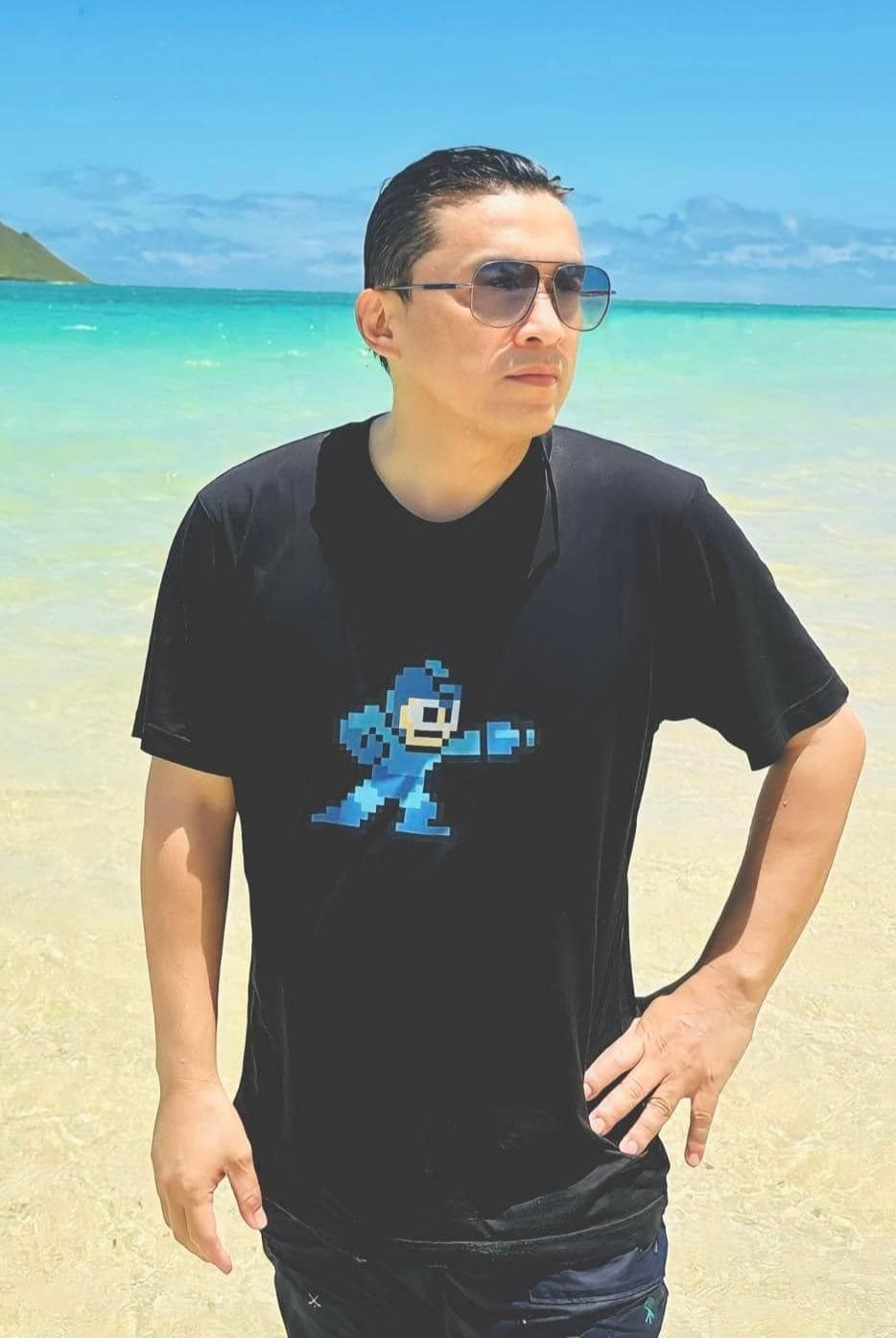 Ca sĩ Lam Trường đưa cả nhà đi chơi biển, ăn kem ở Honolulu, Hawaii.