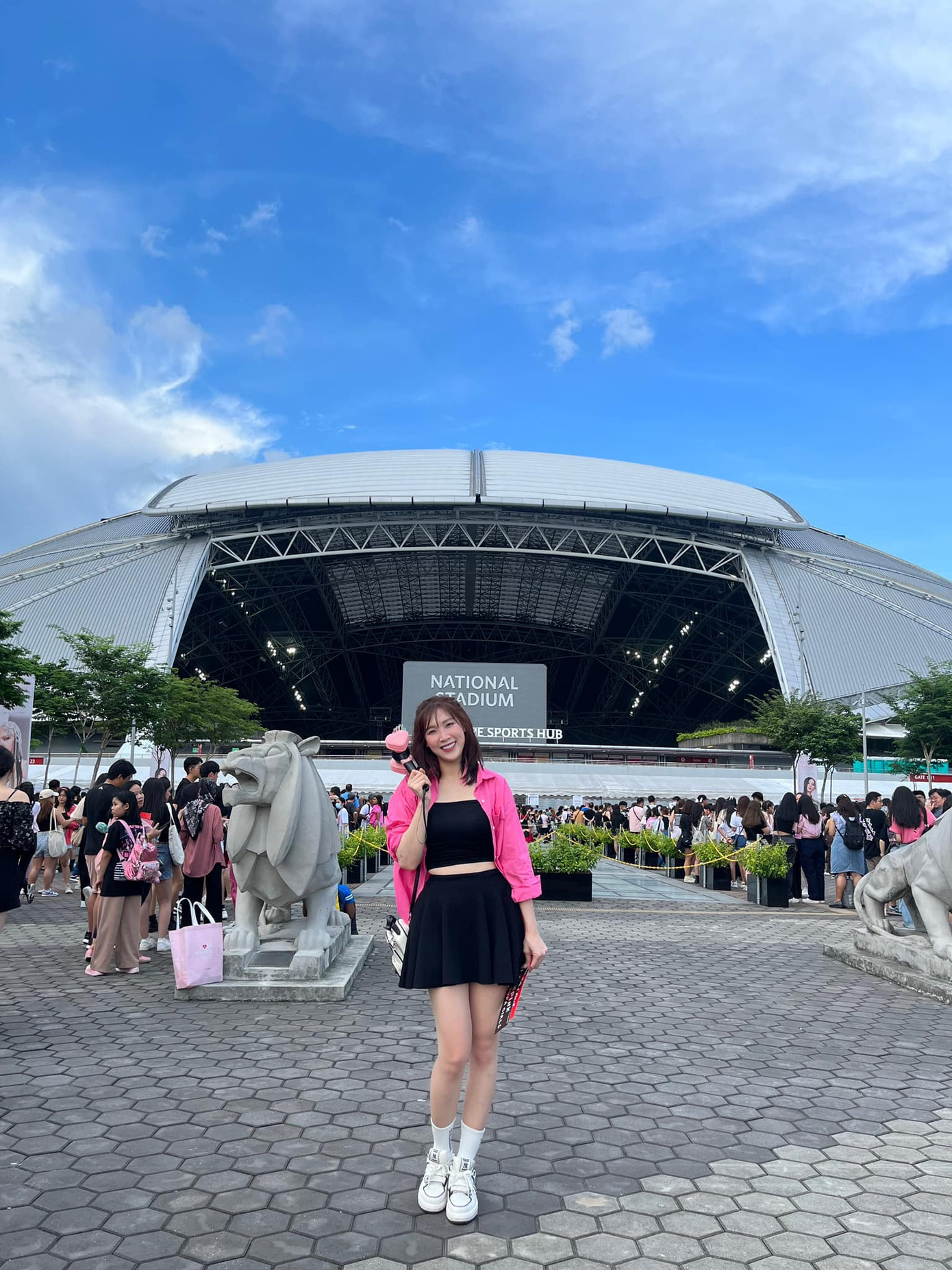 Người đẹp áo dài Phí Thị Thùy Linh trong concert BlackPink tại Singapore hồi tháng 5. Ảnh: NVCC.
