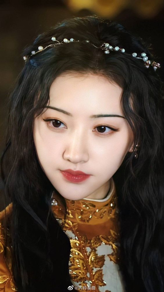 Ngày 2/4, những tâm tư của Cảnh Điềm khi cô thổ lộ trong chương trình truyền hình trở thành tiêu điểm được cư dân mạng quan tâm, chiếm vị trí thứ nhất và hạng 16 hot search Weibo. Cụ thể, năm 2019, Cảnh Điềm chia sẻ rằng bộ phim Tư Đằng đã giúp cô thoát khỏi sự u ám cuộc đời.