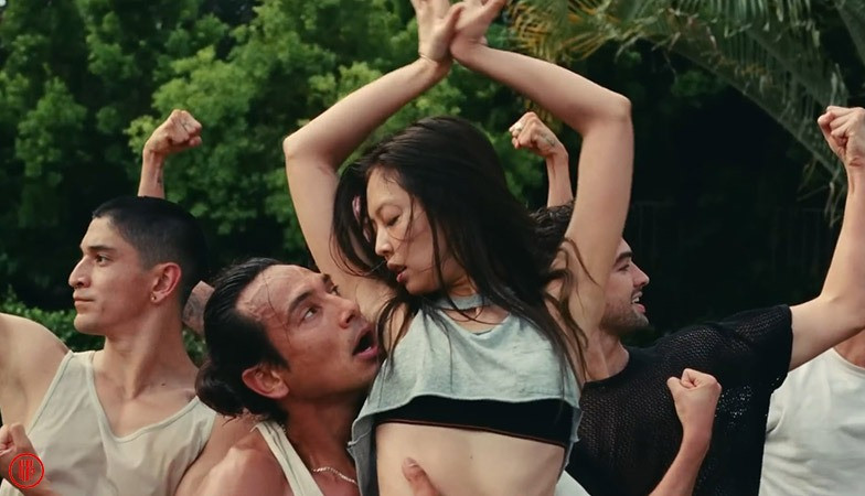 Cảnh phim khiến Jennie gặp sóng gió. Cảnh phim khiến Jennie gặp sóng gió.