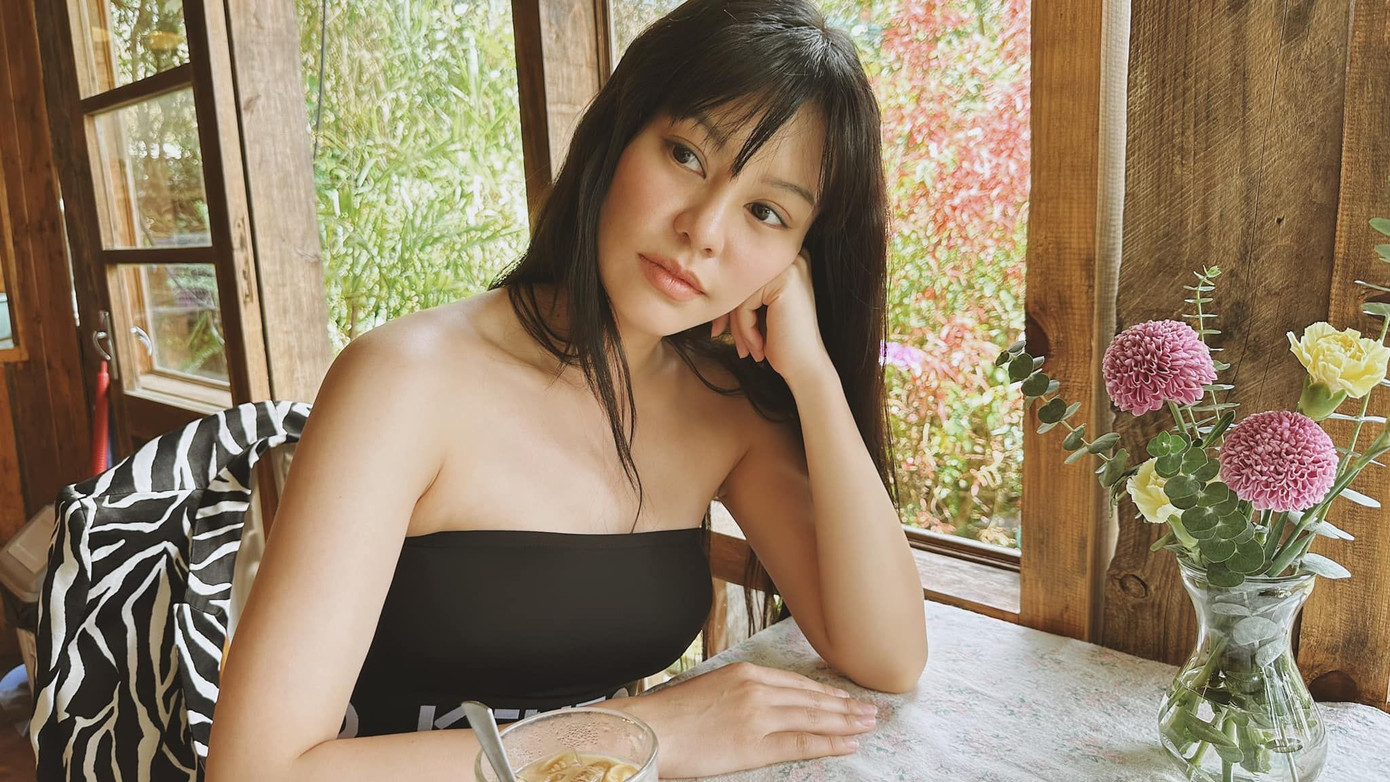 Bùi Lan Hương kém đạo diễn Dũng "khùng" 11 tuổi. Bùi Lan Hương kém đạo diễn Dũng "khùng" 11 tuổi.