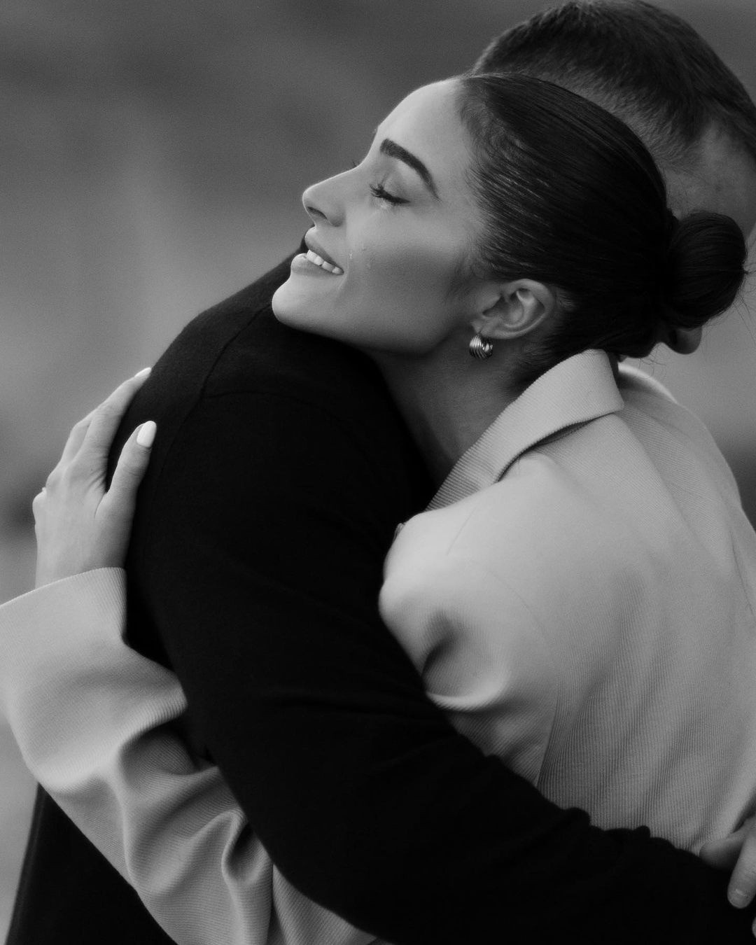 Khoảnh khắc hoa hậu Olivia Culpo được bạn trai quỳ gối cầu hôn. Ảnh: @oliviaculpo.