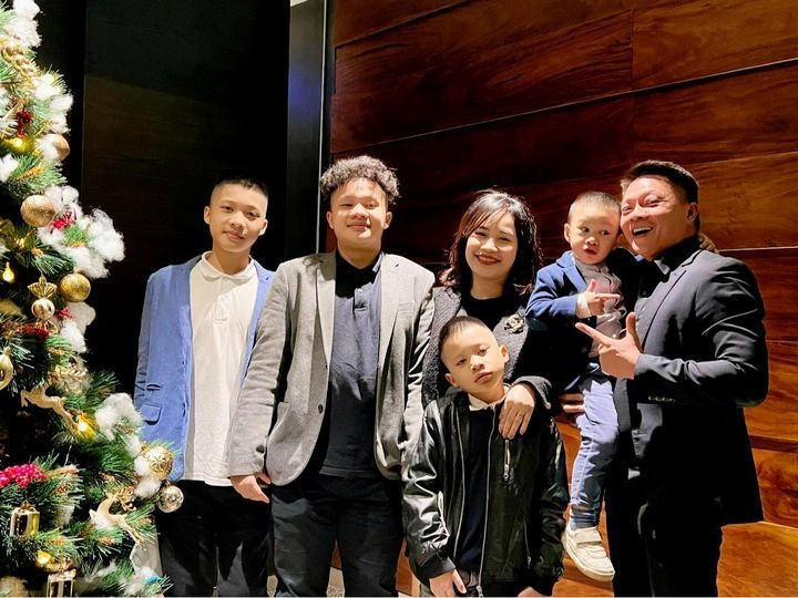 Gia đình BTV Quang Minh. Gia đình BTV Quang Minh.