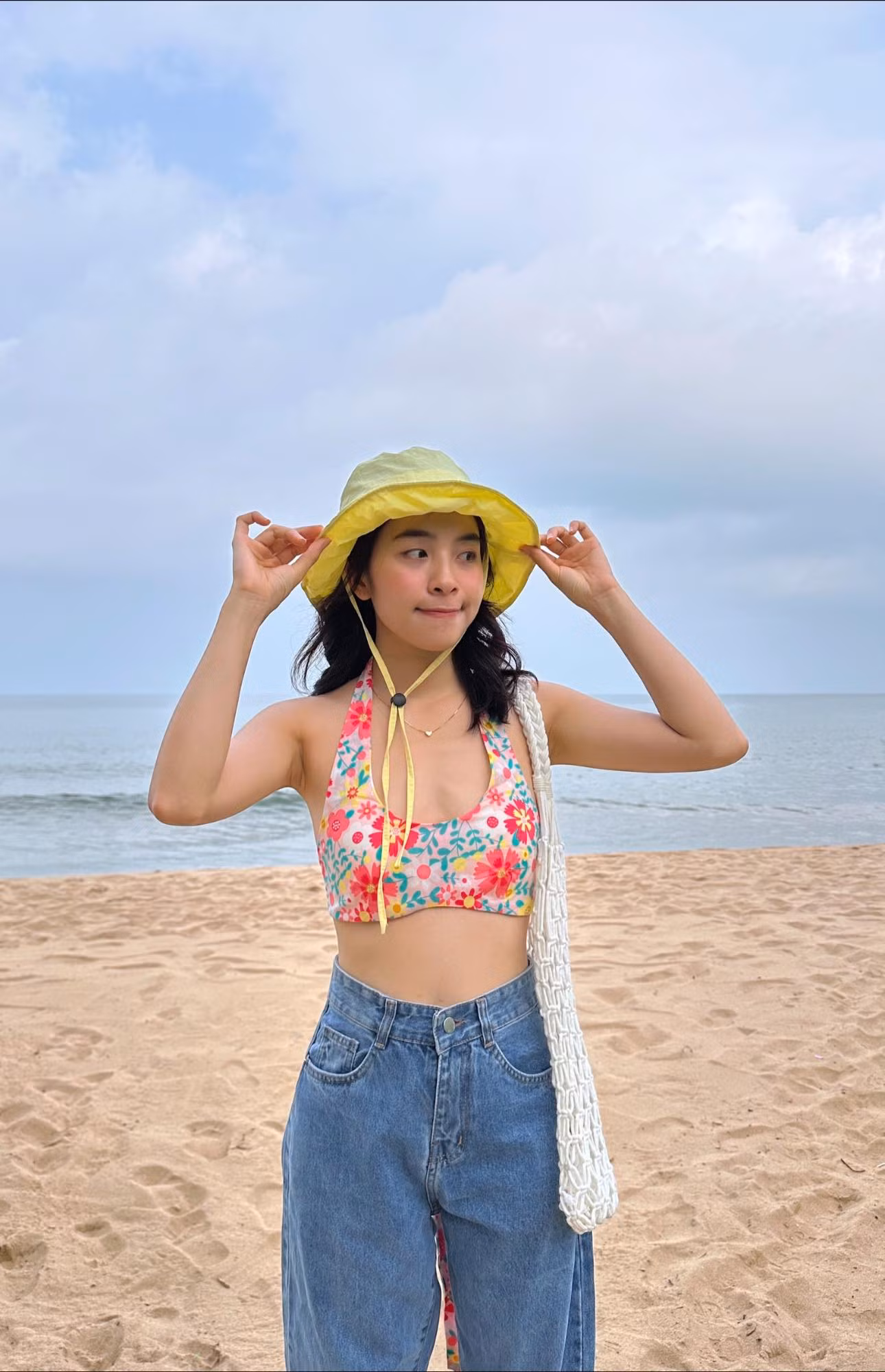 Nữ diễn viên từng chia sẻ khi hóa thân thành Hoài, cô không biến mình hoàn toàn thành con người khác, mà mang những chất riêng của bản thân để thể hiện nhân vật. “Tôi cũng sống ở quê, nên kịch bản phim và nét dân dã của nhân vật Hoài cũng có những điểm tương đồng với Vân. Trong quá trình làm phim, tôi được chỉ bảo và hướng dẫn thêm để hoàn thiện nhân vật” – Trần Vân bày tỏ.