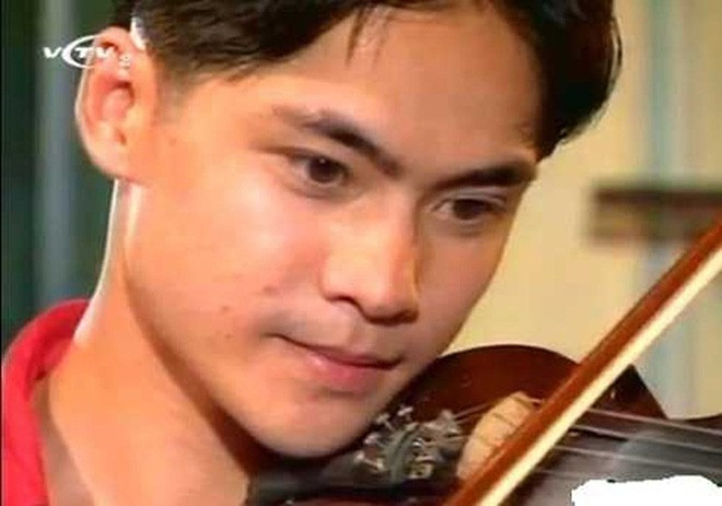 Lê Vũ Long trở thành cái tên hot nhờ vai Phong với vẻ ngoài nam thần. Ảnh: MXH.