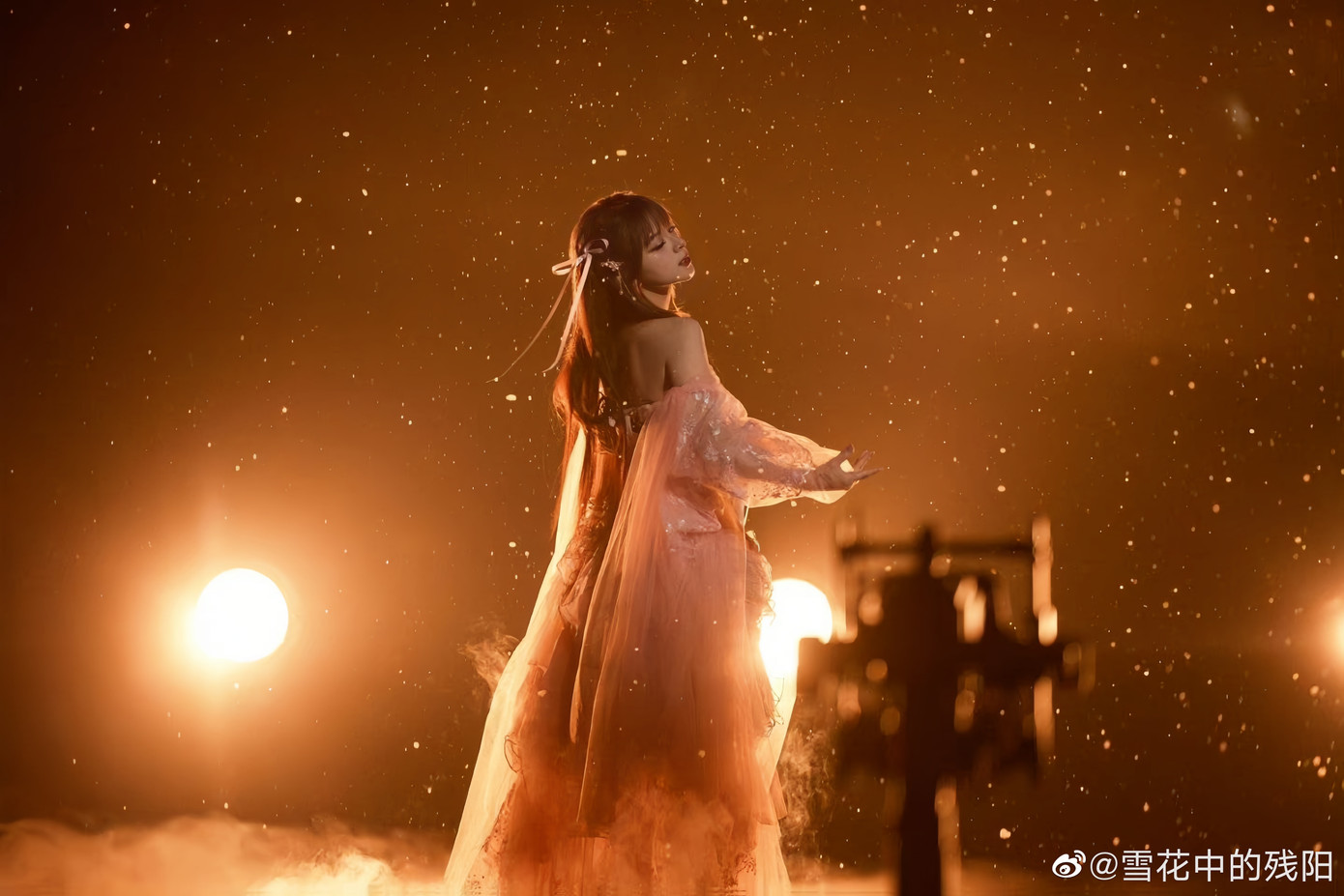 Sau vòng công diễn đầu tiên chương trình Đạp gió 2023 (tên cũ: Tỷ tỷ đạp gió rẽ sóng), ca sĩ Maria là người có được số phiếu bầu cao nhất, gần 60 triệu lượt bình chọn, cao gấp 5 lần hạng 2. Nhiều khán giả bất ngờ vì nữ nghệ sĩ dễ dàng vượt qua nhiều tên tuổi đình đám xứ Trung như Tạ Na, Ella…