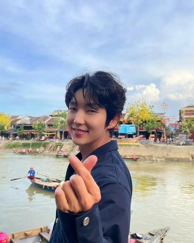 Năm 2022, nhiều sao Hàn đến Việt Nam du lịch như ca sĩ Wheein (nhóm Mamamoo), nữ diễn viên Penthouse Eugene cùng chồng - tài tử Ki Tae Young, Lee Jun Ki hay đoàn phim Taxi Driver 2 chọn Việt Nam là bối cảnh quay phim.