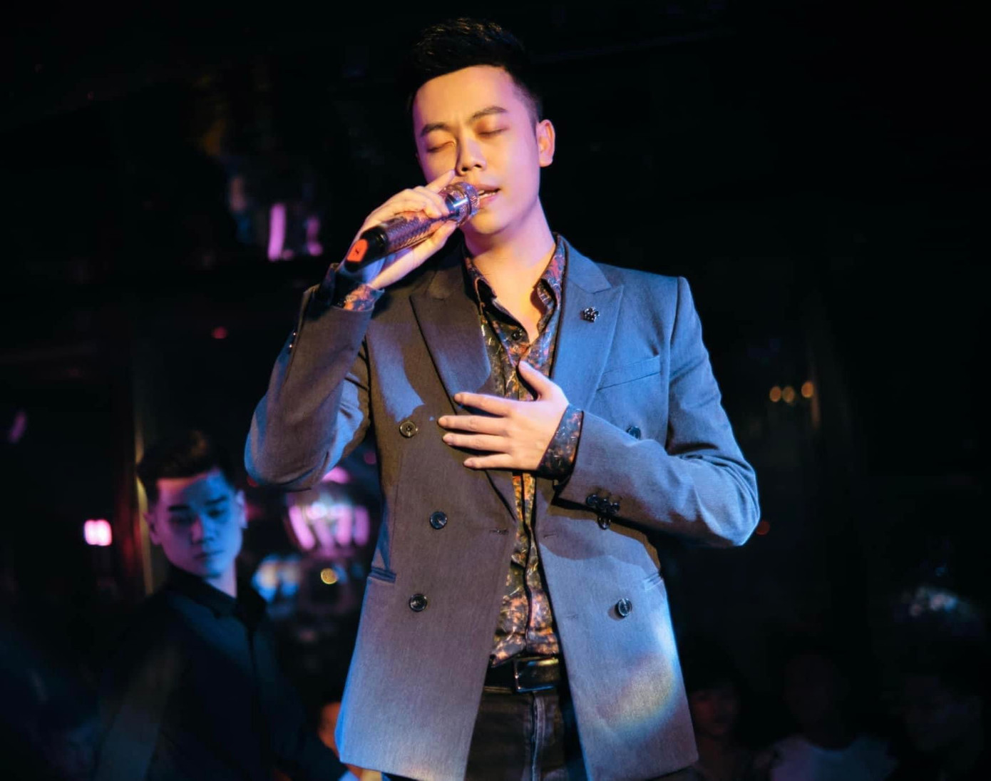 Nhiều hiện tượng mạng tự tay “bóp” hit thành “thảm họa”. Ảnh: Internet.