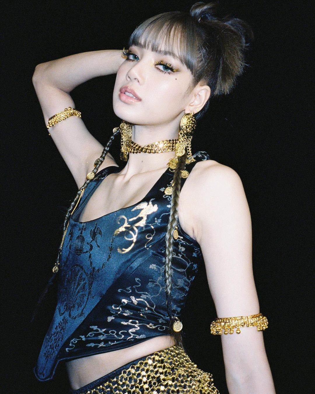 Vào năm 2021, nữ ca sĩ ra mắt dự án solo Lalisa. Mỹ nhân gốc Thái Lan mang đến hình ảnh cá tính, sang chảnh với những món đồ hiệu từ các thương hiệu cô làm đại diện. Ảnh: IG. Vào năm 2021, nữ ca sĩ ra mắt dự án solo Lalisa. Mỹ nhân gốc Thái Lan mang đến hình ảnh cá tính, sang chảnh với những món đồ hiệu từ các thương hiệu cô làm đại diện. Ảnh: IG.