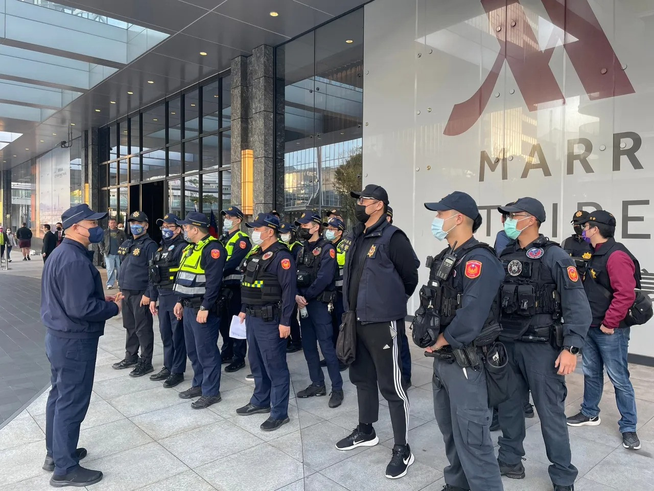 900 người bị thẩm vấn vụ tiệc rượu của Trúc Liên bang Minh Nhân hội. Ảnh: Next Apple. 900 người bị thẩm vấn vụ tiệc rượu của Trúc Liên bang Minh Nhân hội. Ảnh: Next Apple.