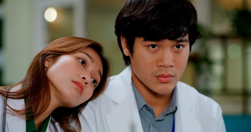 Vai diễn bác sĩ của Khả Ngân trong phim mới khiến khán giả liên tưởng đến hình tượng trong Hậu duệ mặt trời bản Việt. Ảnh: MXH. Vai diễn bác sĩ của Khả Ngân trong phim mới khiến khán giả liên tưởng đến hình tượng trong Hậu duệ mặt trời bản Việt. Ảnh: MXH.