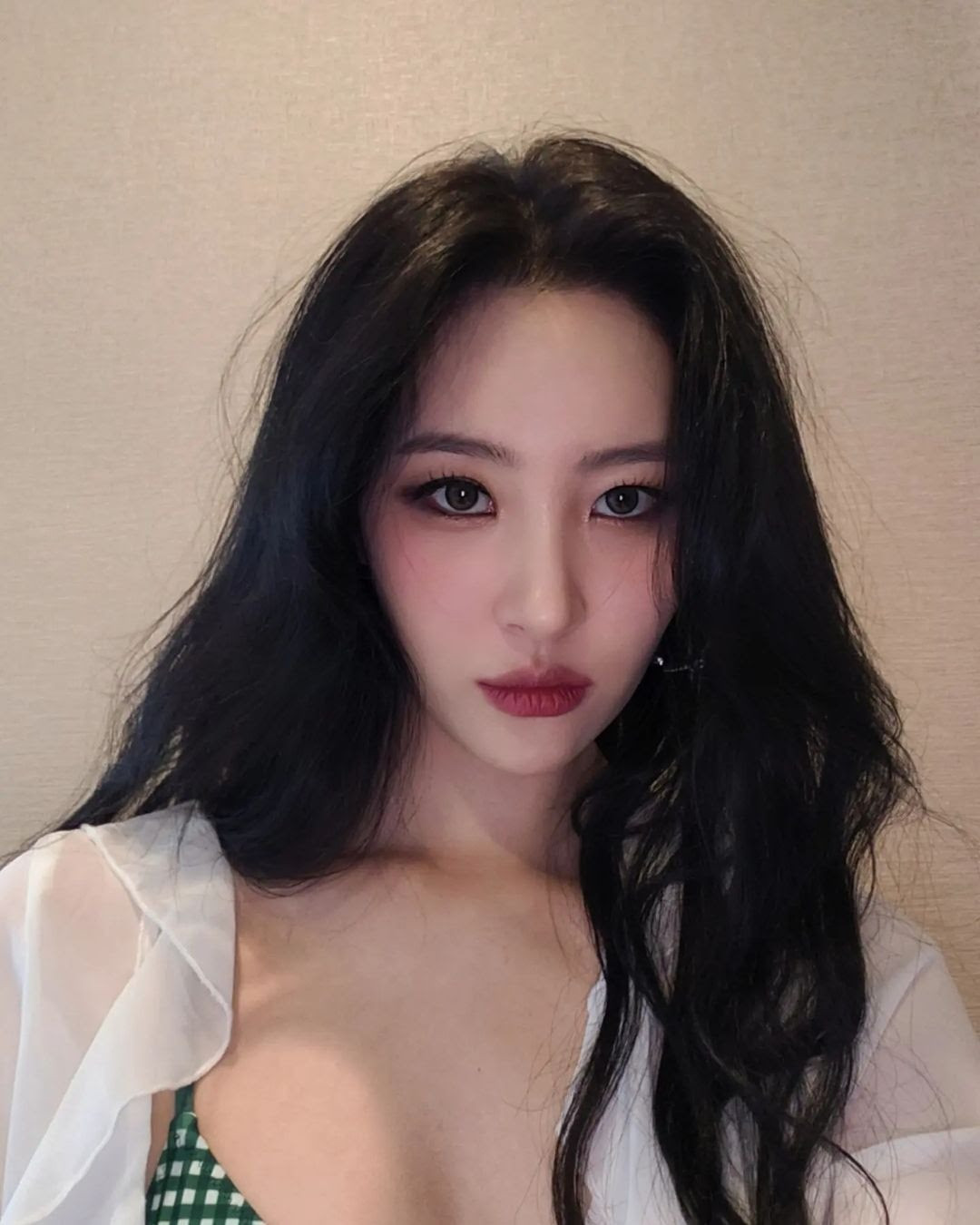 Những hình ảnh trước giờ lên diễn được chủ nhân bản hit Gashina đăng tải lên trang cá nhân. Cô được nhiều khán giả gọi là "nữ thần Waterbomb" khi có nhiều sân khấu nóng bỏng. Những hình ảnh trước giờ lên diễn được chủ nhân bản hit Gashina đăng tải lên trang cá nhân. Cô được nhiều khán giả gọi là "nữ thần Waterbomb" khi có nhiều sân khấu nóng bỏng.