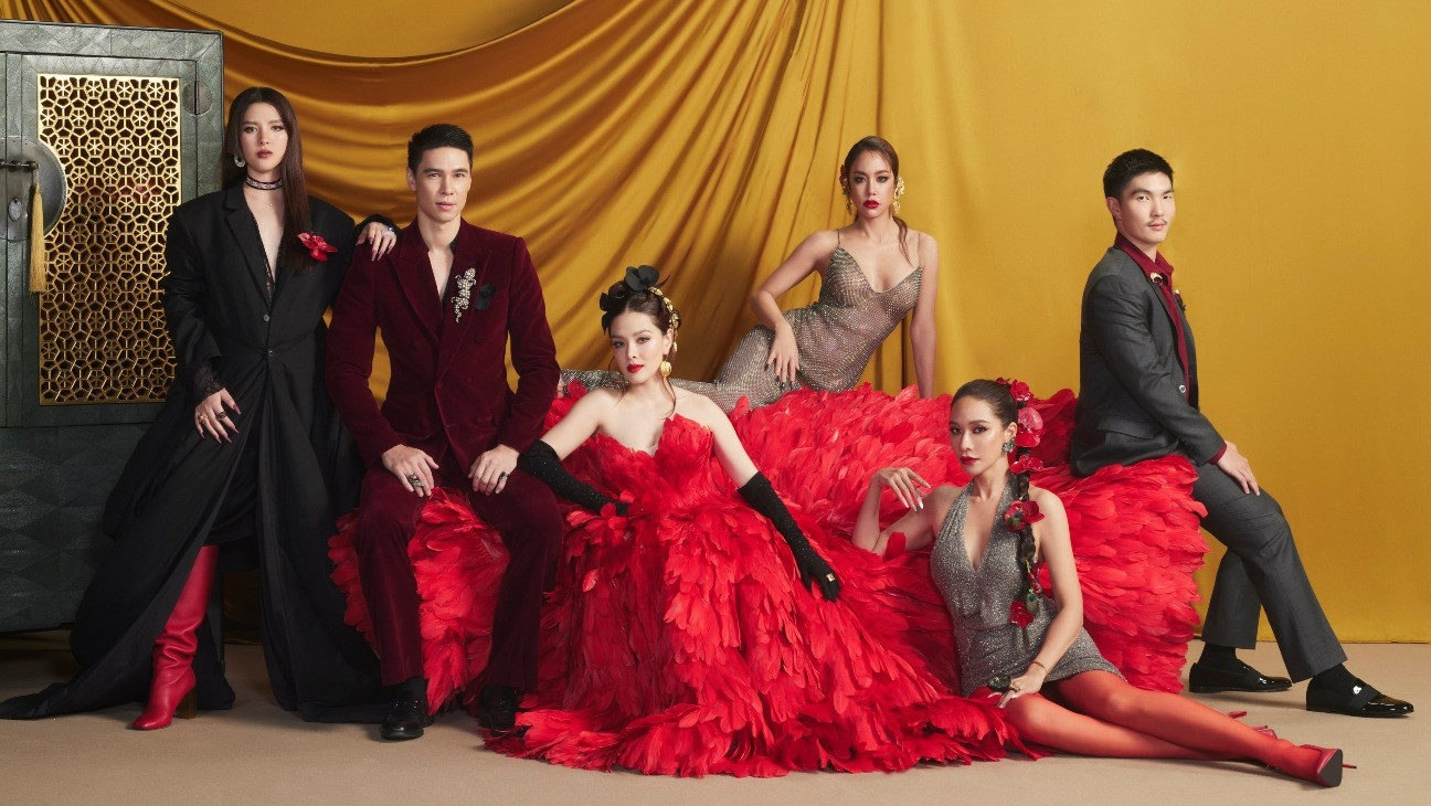 Nhằm thúc đẩy mạnh mẽ độ phủ sóng của Warner Bros ở Thái Lan, Discovery đã công bố ba bộ phim HBO Asia Originals được ghi hình tại quốc gia này gồm phim giả tưởng hành động Khun Pan 3, loạt phim nấu ăn MarkKim + Chef và loạt phim thực tế xã hội thượng lưu Deane&apos;s Dynasty. Ảnh: HBO.