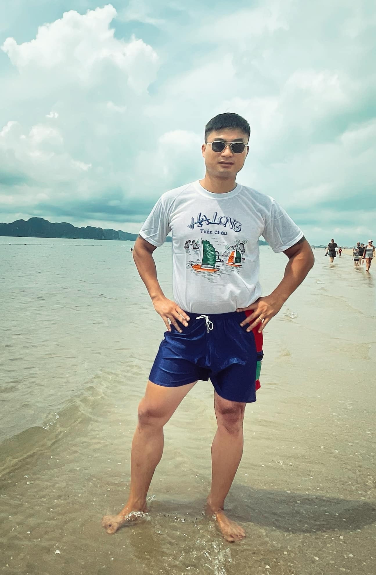 Diễn xuất là điểm nam diễn viên luôn được công chúng đánh giá cao. Từ tuyến nhân vật phụ trong phần 1, Duy Hưng đã đảm nhận vai chính phim Làng trong phố. Người xem nhận xét Duy Hưng diễn tự nhiên, có thể chuyển biến đa dạng vai, mảng miếng khôi hài cũng không làm khó anh. Diễn xuất là điểm nam diễn viên luôn được công chúng đánh giá cao. Từ tuyến nhân vật phụ trong phần 1, Duy Hưng đã đảm nhận vai chính phim Làng trong phố. Người xem nhận xét Duy Hưng diễn tự nhiên, có thể chuyển biến đa dạng vai, mảng miếng khôi hài cũng không làm khó anh.