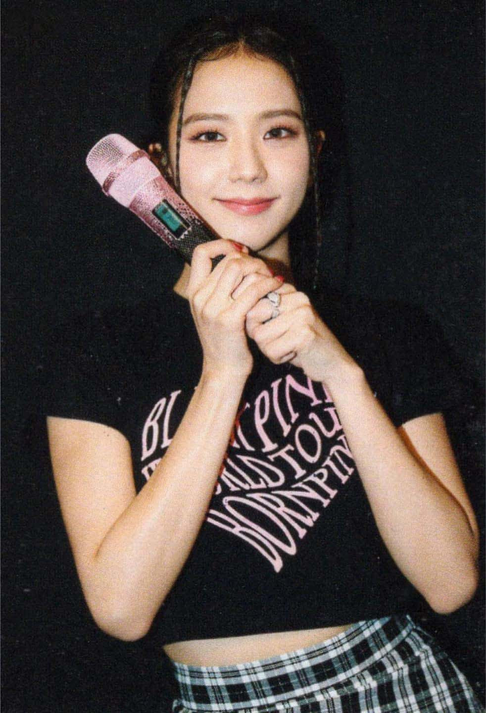 Để có được bộ thẻ bo góc của BlackPink tại concert Hà Nội, khán giả phải mua vé VIP với giá 9,8 triệu đồng. Để có được bộ thẻ bo góc của BlackPink tại concert Hà Nội, khán giả phải mua vé VIP với giá 9,8 triệu đồng.