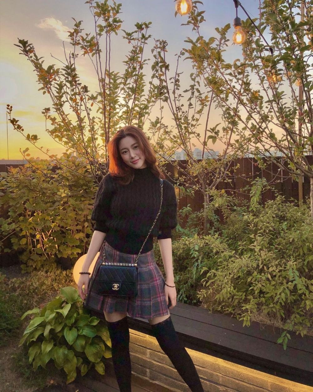 Để phản đối thần tượng chia tay Lee Da In, fan của Seung Gi thuê xe tải đi quanh khu vực nhà anh và treo nội dung "Nếu anh chưa biết, chúng tôi sẽ cho anh biết ngay thôi. Có quá nhiều nạn nhân của gia đình họ (Lee Da In)". Nhóm fan yêu cầu tài tử đưa ra quyết định dứt khoát và không muốn anh dây dưa vào gia đình phức tạp. Để phản đối thần tượng chia tay Lee Da In, fan của Seung Gi thuê xe tải đi quanh khu vực nhà anh và treo nội dung "Nếu anh chưa biết, chúng tôi sẽ cho anh biết ngay thôi. Có quá nhiều nạn nhân của gia đình họ (Lee Da In)". Nhóm fan yêu cầu tài tử đưa ra quyết định dứt khoát và không muốn anh dây dưa vào gia đình phức tạp.