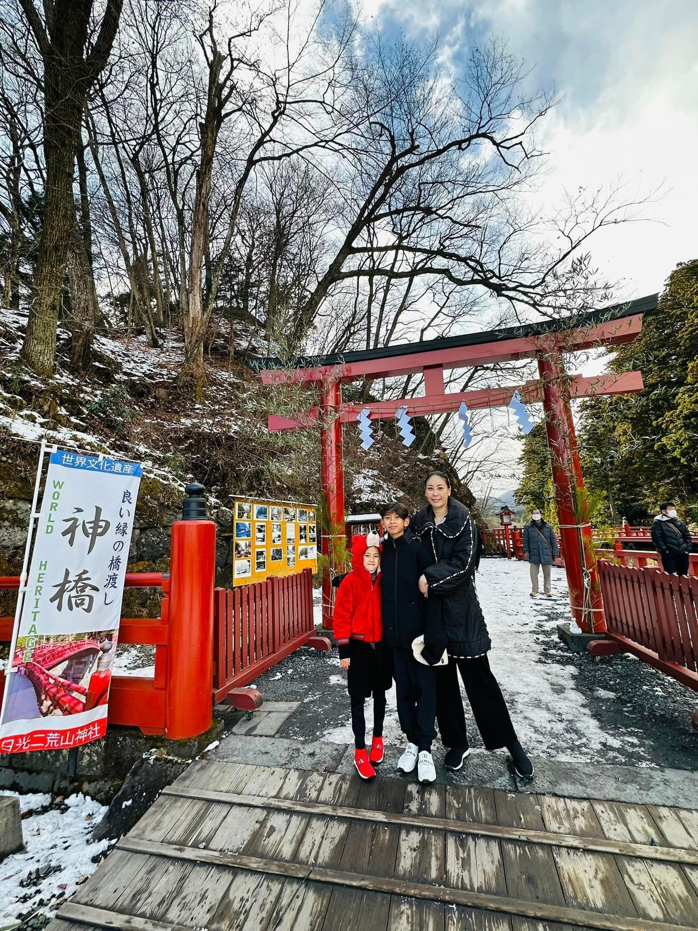 Hoa hậu Hà Kiều Anh và gia đình chọn Nhật Bản để đón Giao thừa. Sau 2 năm, cô mới quay trở lại xứ sở Phù Tang. Người đẹp đến Nikko - thành phố cổ nằm ở huyện Tochigi, phía Bắc Nhật Bản, cách Tokyo khoảng 2 tiếng ôtô.