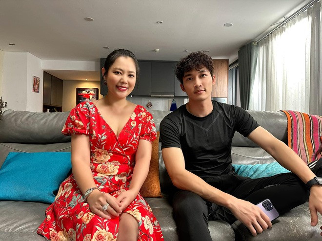 Diễn viên Thu Hiền nhận được sự quan tâm của khán giả sau khi trở lại màn ảnh nhỏ trong phim Đừng nói khi yêu. Cô vào vai Hoài – nữ đại gia hứng thú với những chàng trai trẻ tuổi. Khi nhận ra trai trẻ “cắm sừng”, Hoài quay sang tán tỉnh Tú (Đình Tú) – HLV yoga của cô.